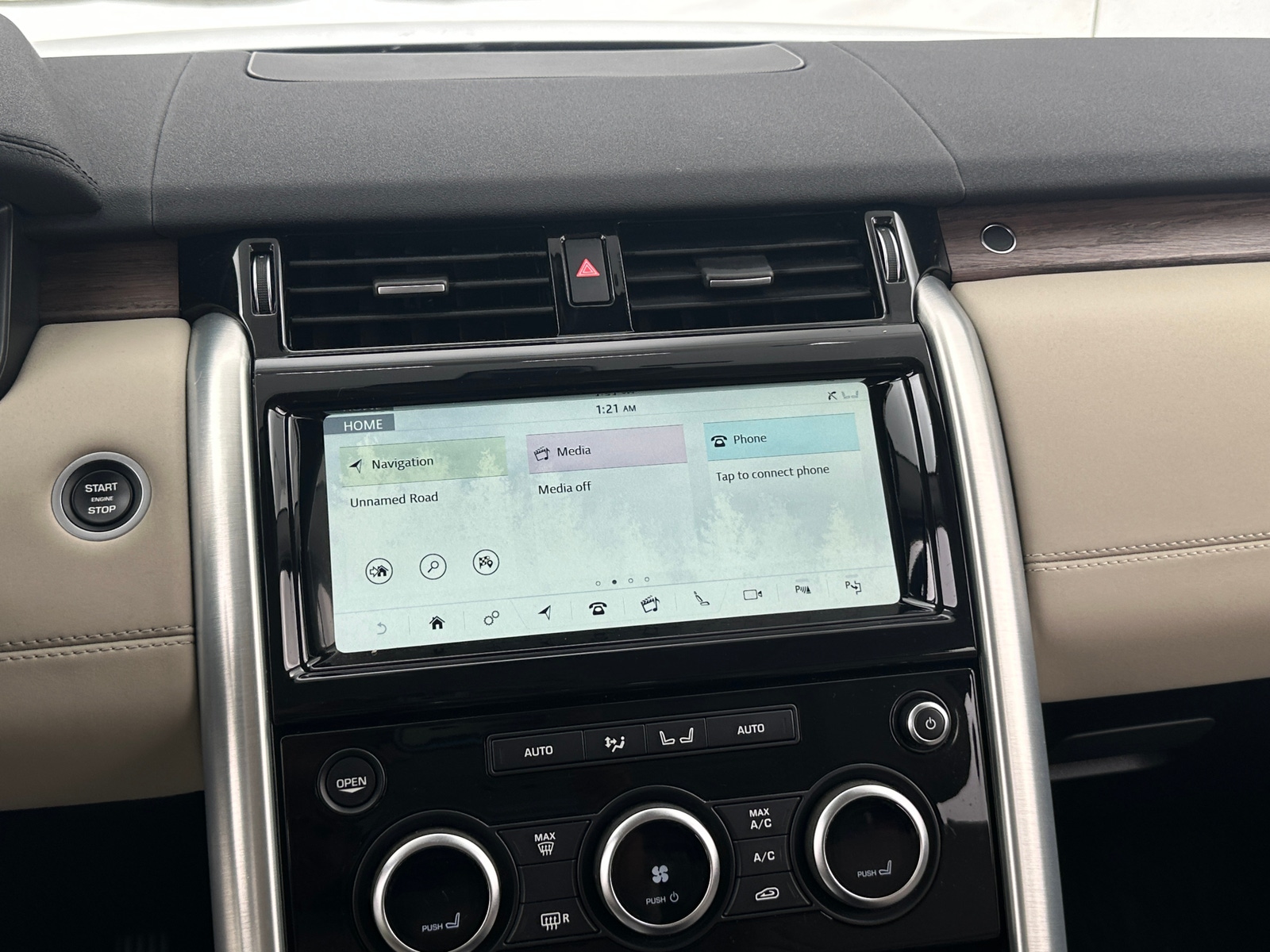 Thumbnail: 2019 Land Rover Discovery - 3