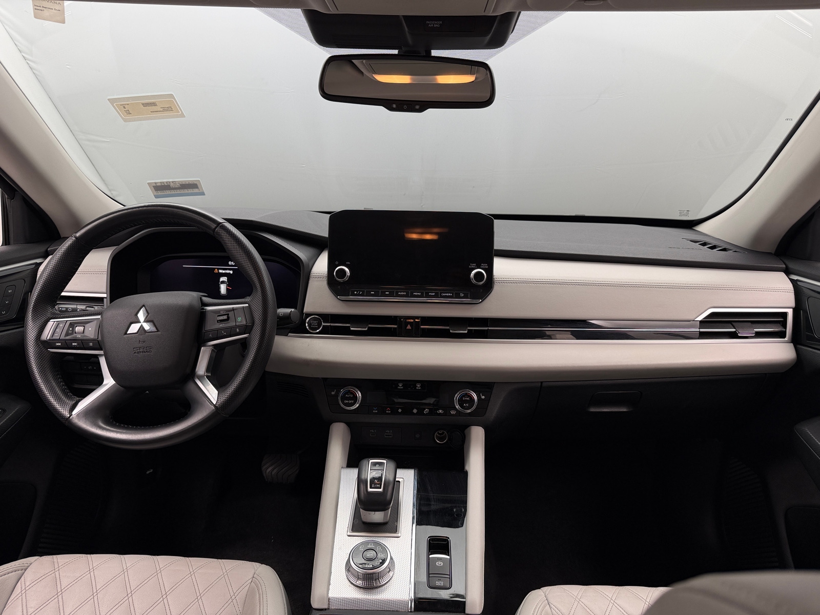 Thumbnail: 2024 Mitsubishi Outlander - 2