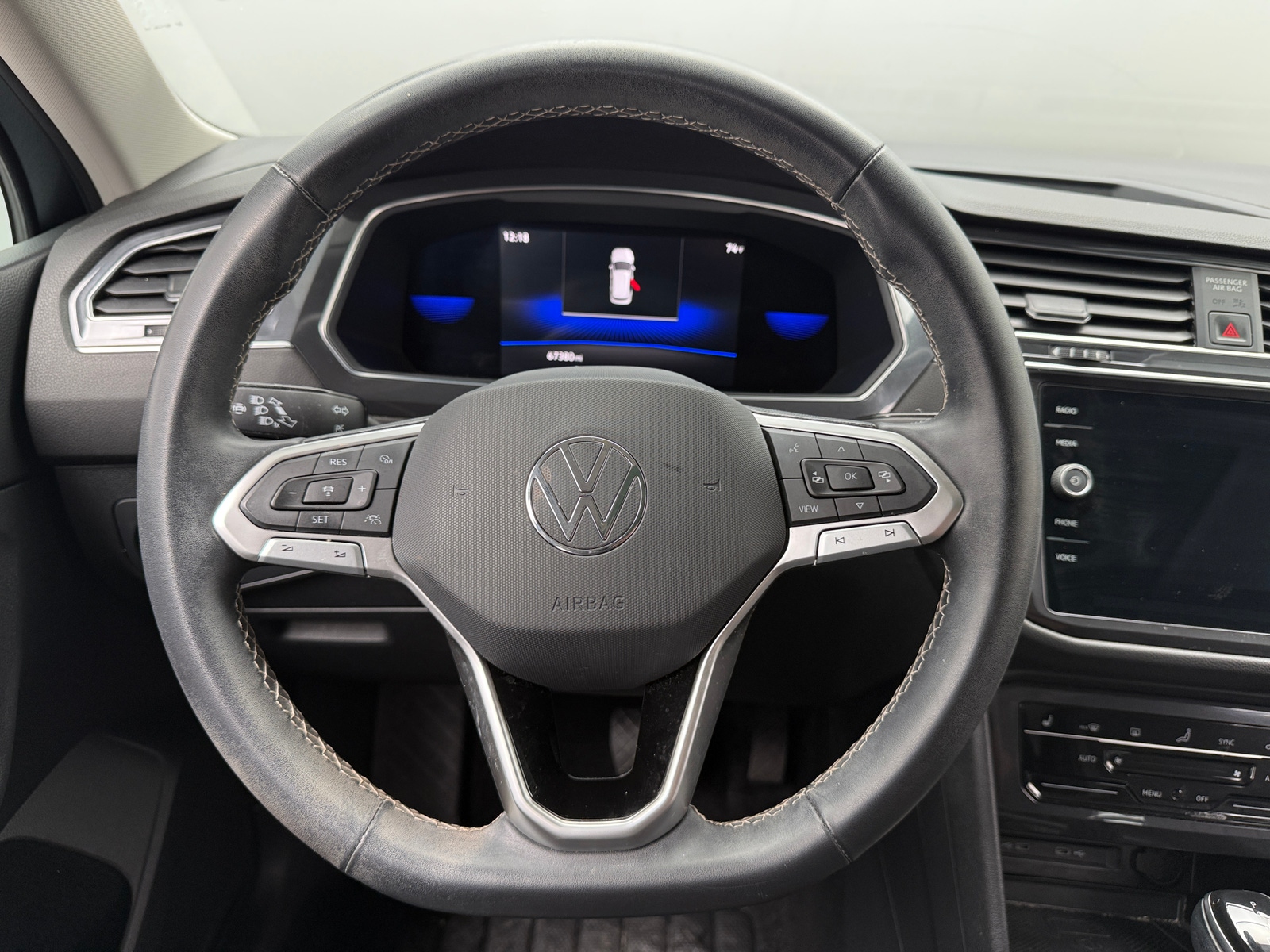 Thumbnail: 2022 Volkswagen Tiguan - 4