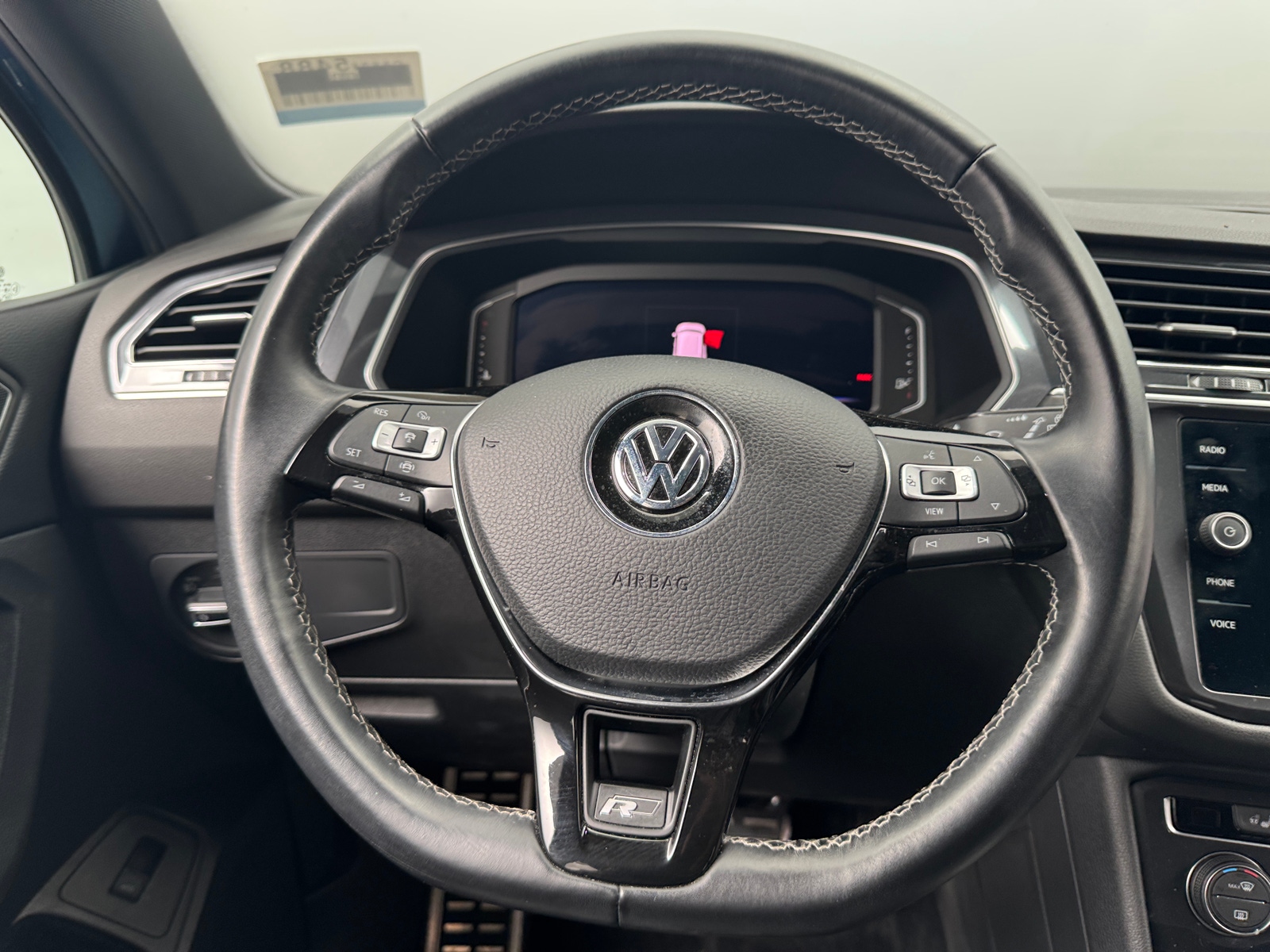 Thumbnail: 2020 Volkswagen Tiguan - 4