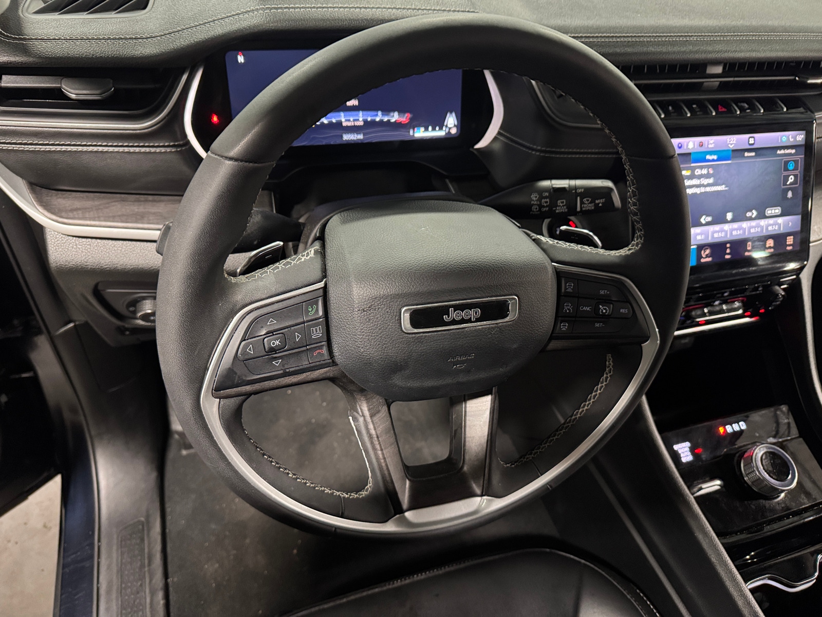 Thumbnail: 2023 Jeep Grand Cherokee L - 4