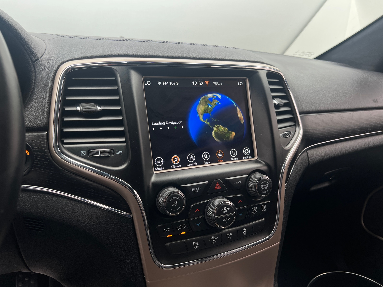 Thumbnail: 2015 Jeep Grand Cherokee - 3