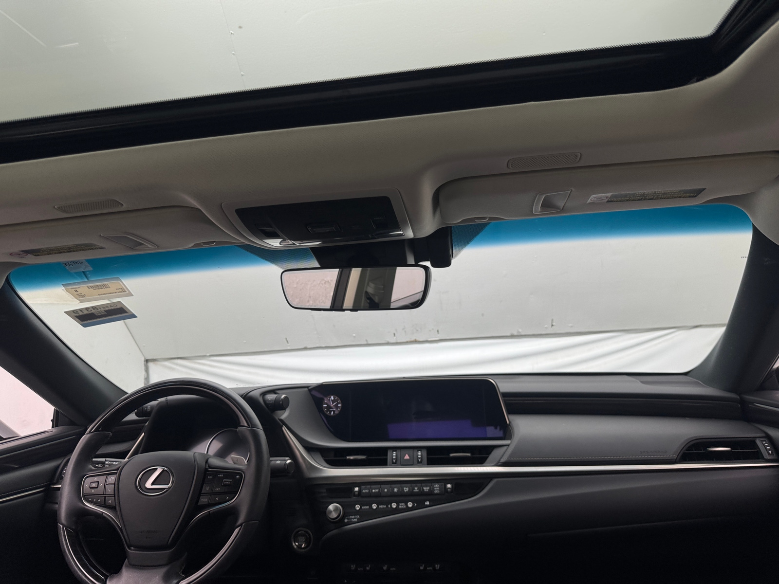 Thumbnail: 2021 Lexus ES - 3