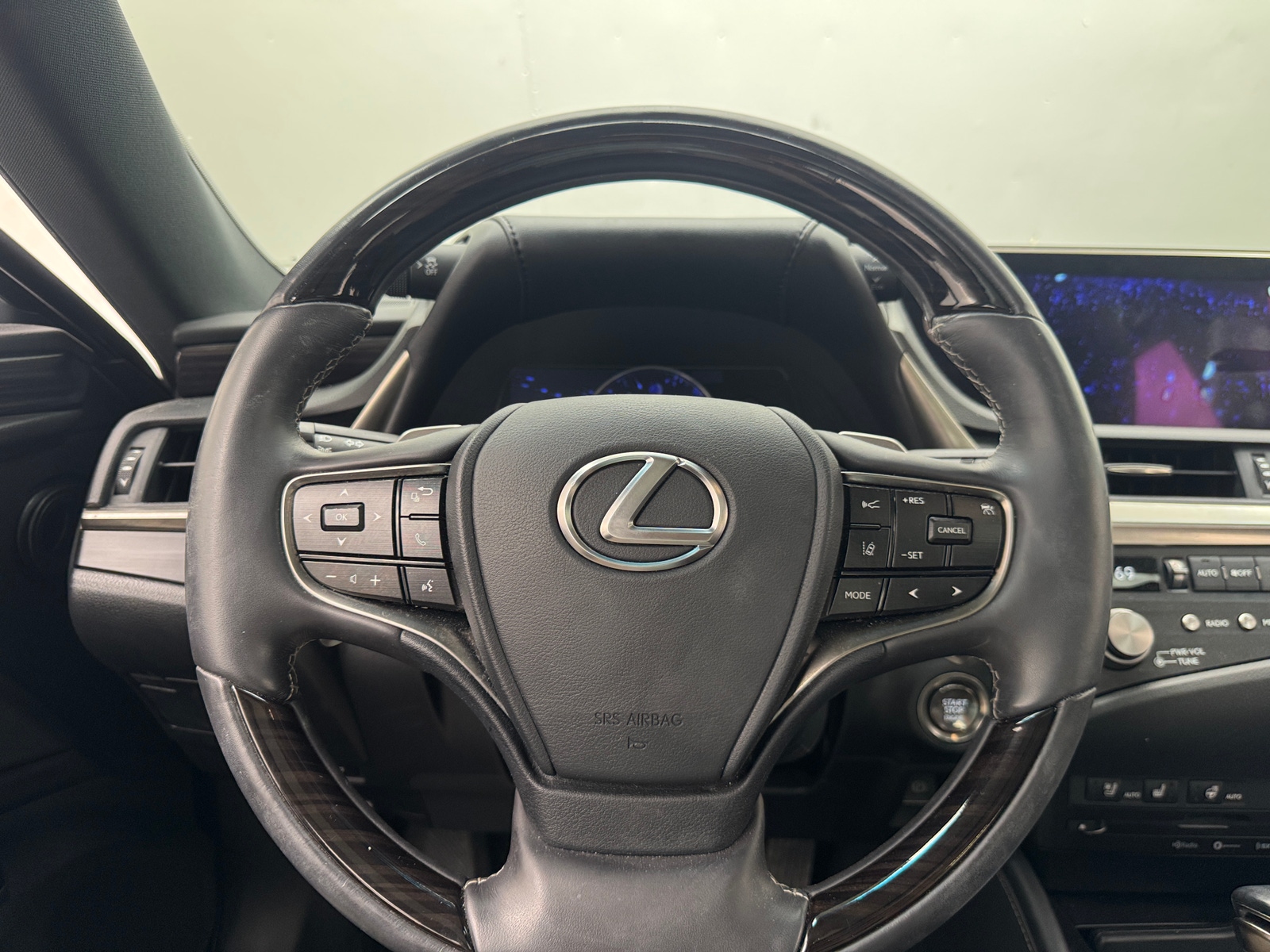 Thumbnail: 2021 Lexus ES - 5