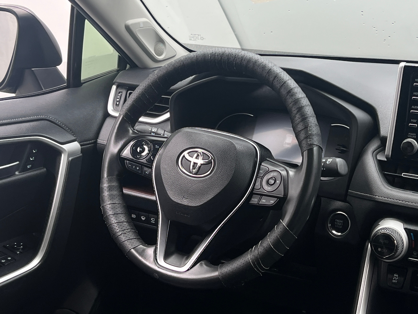 Thumbnail: 2019 Toyota RAV4 - 4