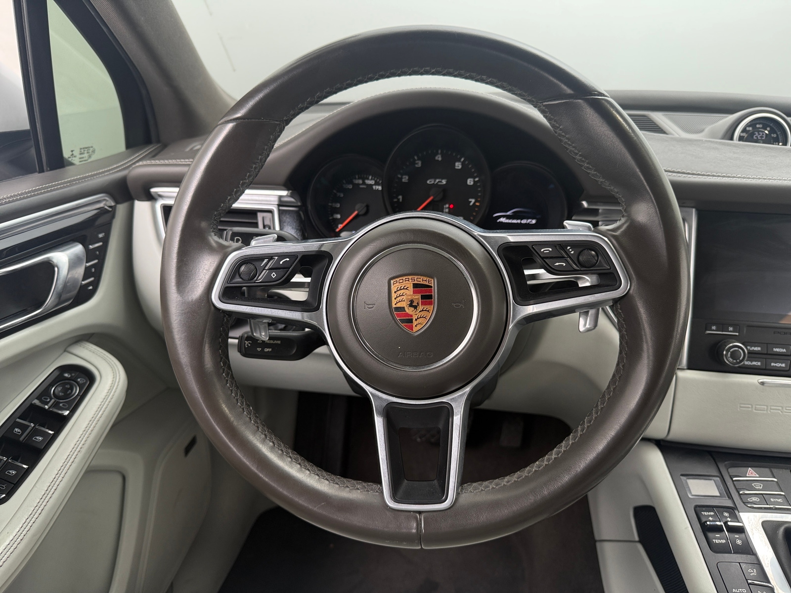 Thumbnail: 2018 Porsche Macan - 4