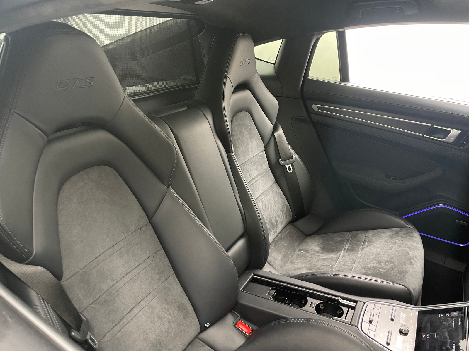 Thumbnail: 2021 Porsche Panamera - 6