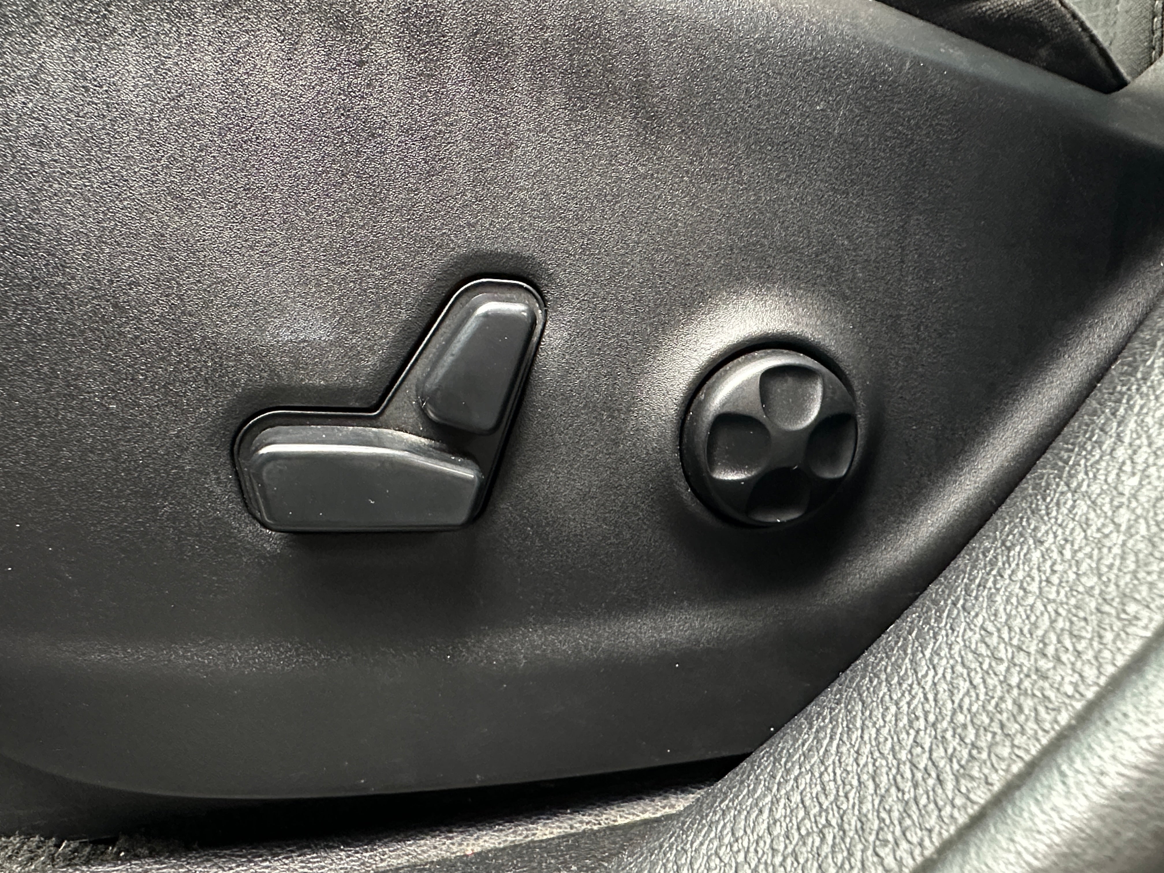 Used 2016 Jeep Cherokee Latitude with VIN 1C4PJMCS6GW105701 for sale in Pewaukee, WI