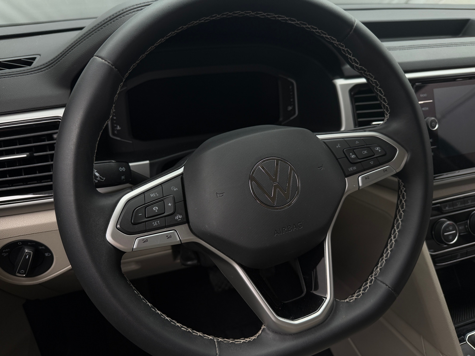 Thumbnail: 2023 Volkswagen Atlas - 4