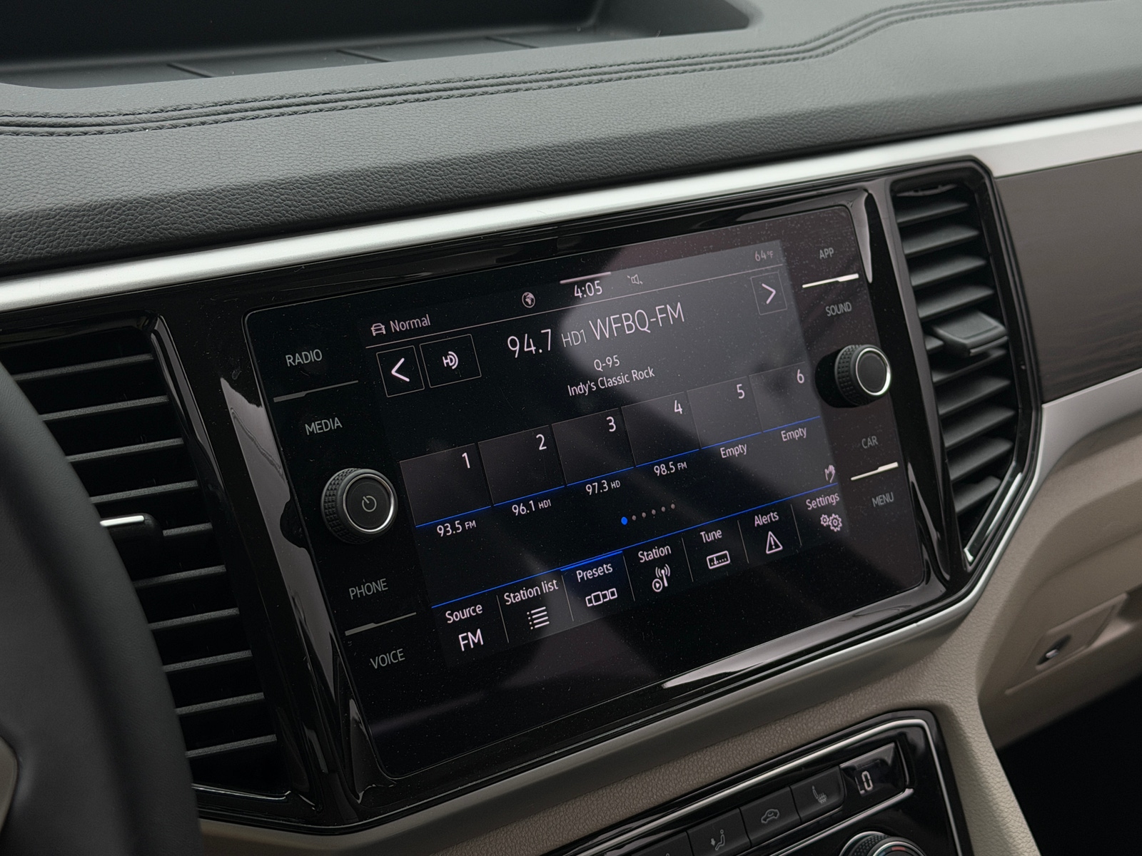 Thumbnail: 2023 Volkswagen Atlas - 3