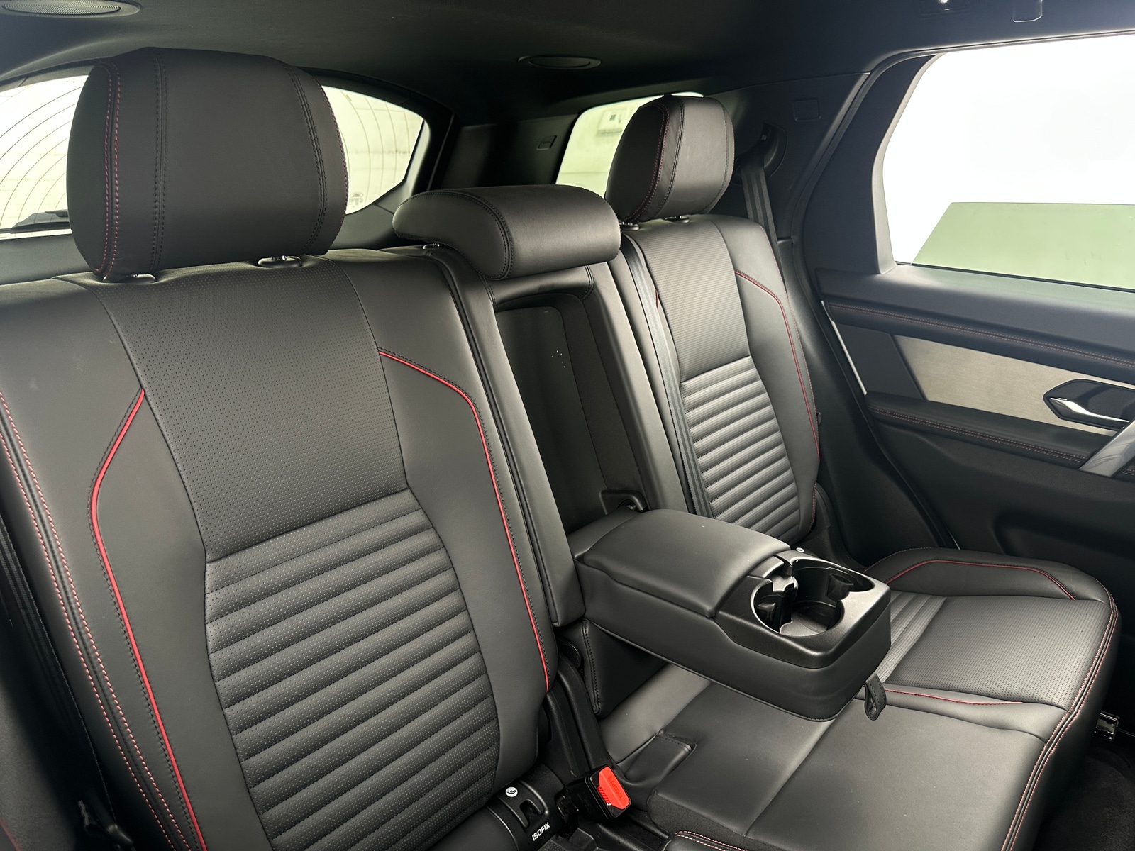 Thumbnail: 2022 Land Rover Discovery Sport - 5