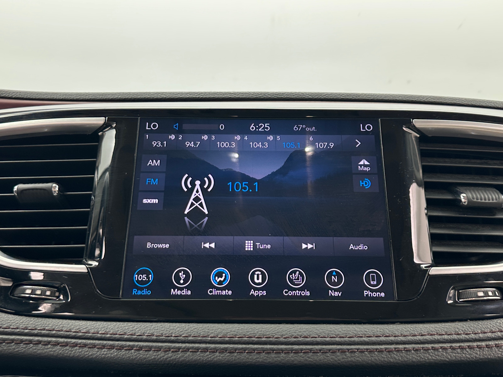 Thumbnail: 2019 Chrysler Pacifica - 3