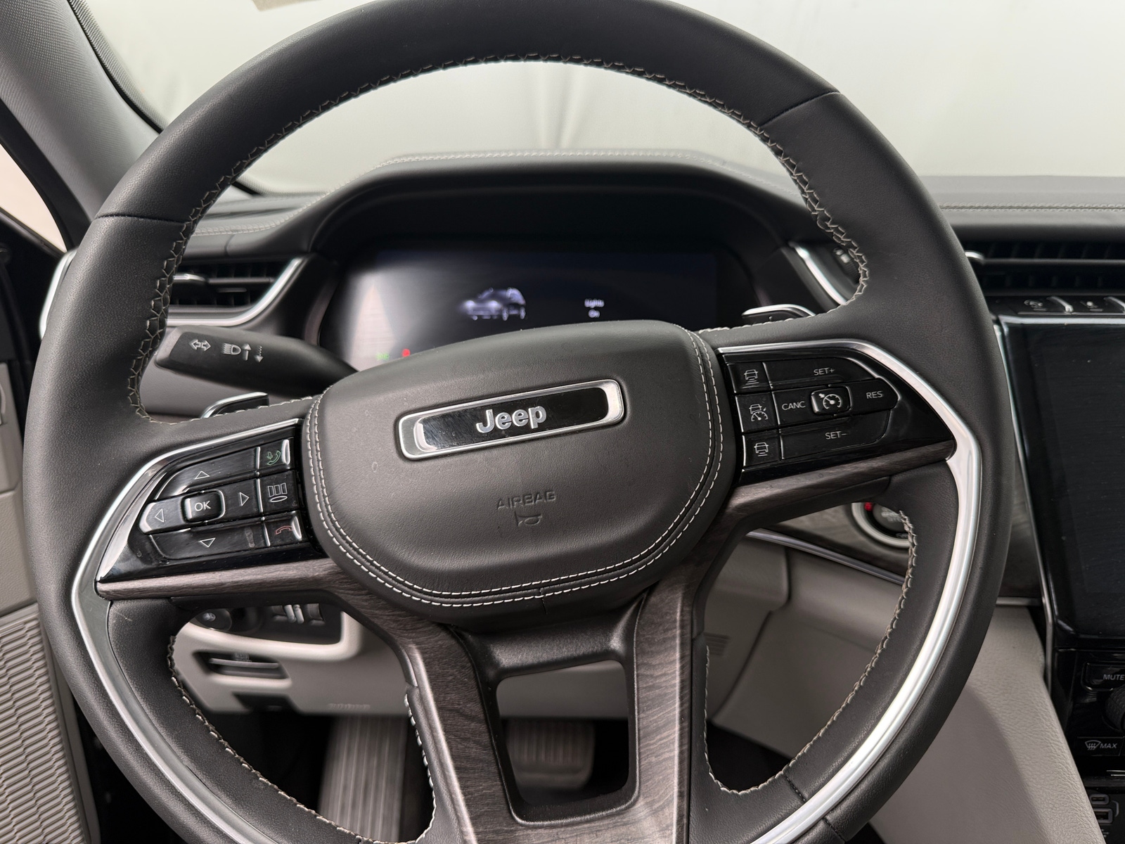 Thumbnail: 2023 Jeep Grand Cherokee - 4