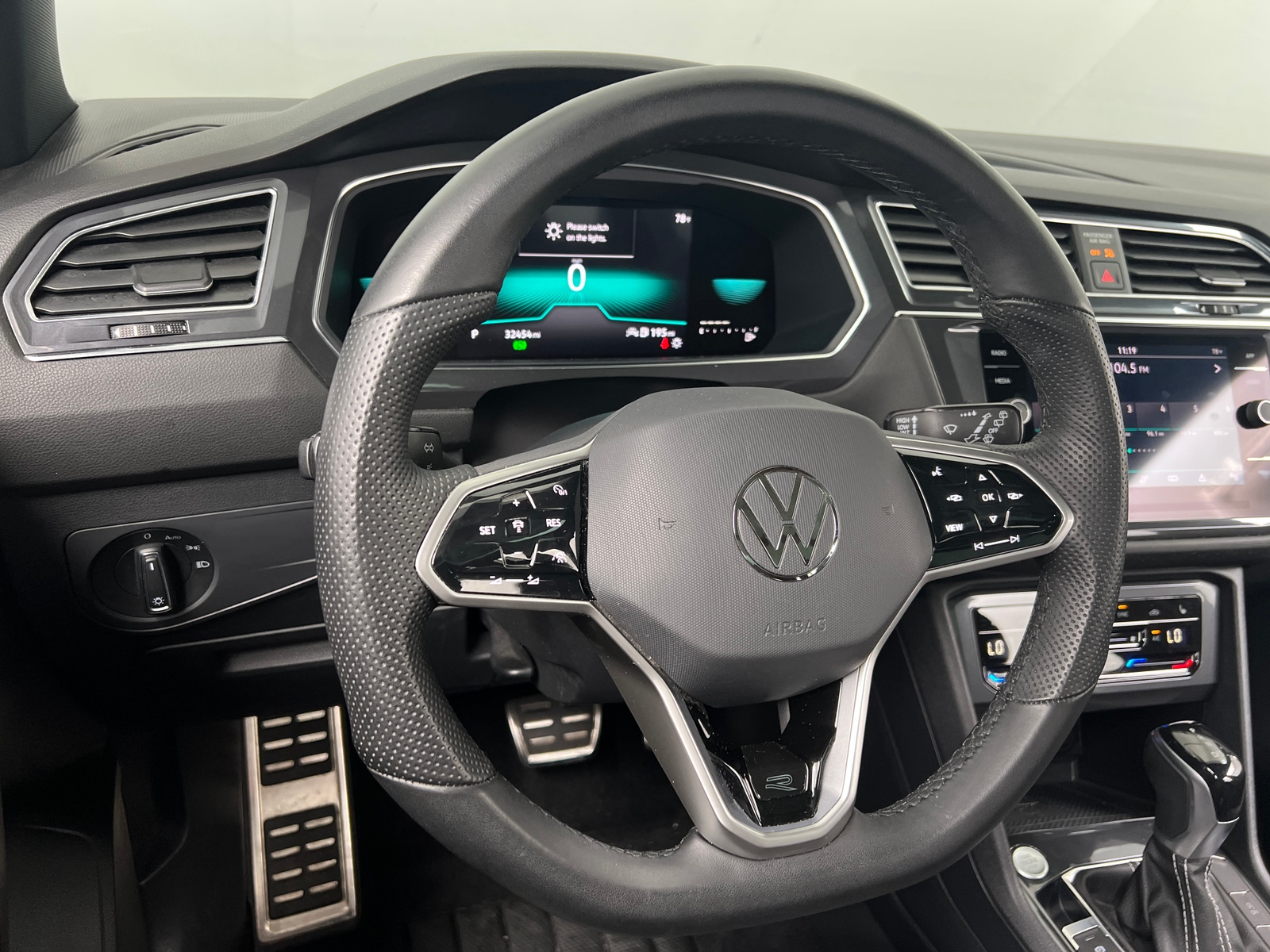 Thumbnail: 2022 Volkswagen Tiguan - 4