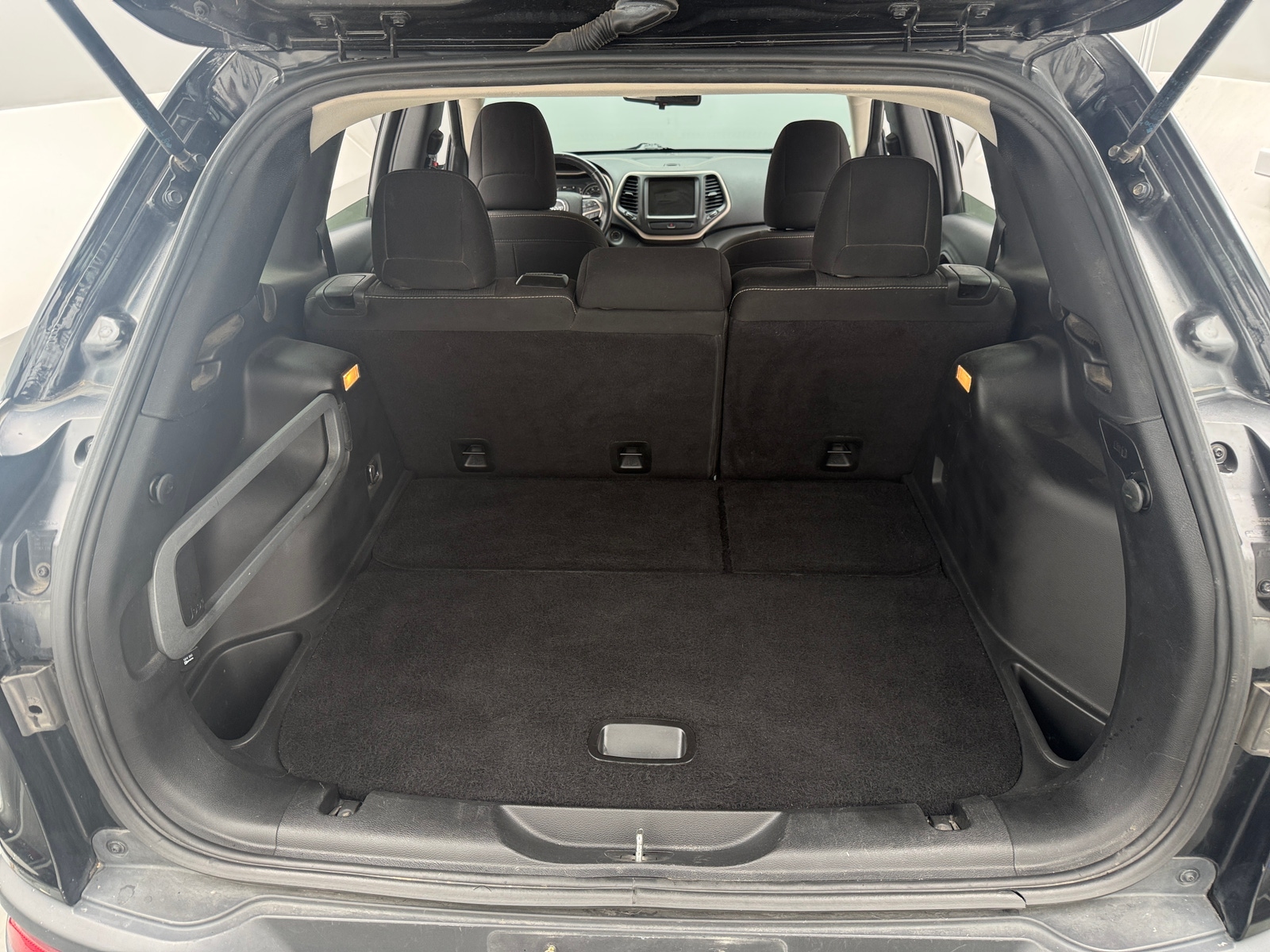 Thumbnail: 2015 Jeep Cherokee - 7
