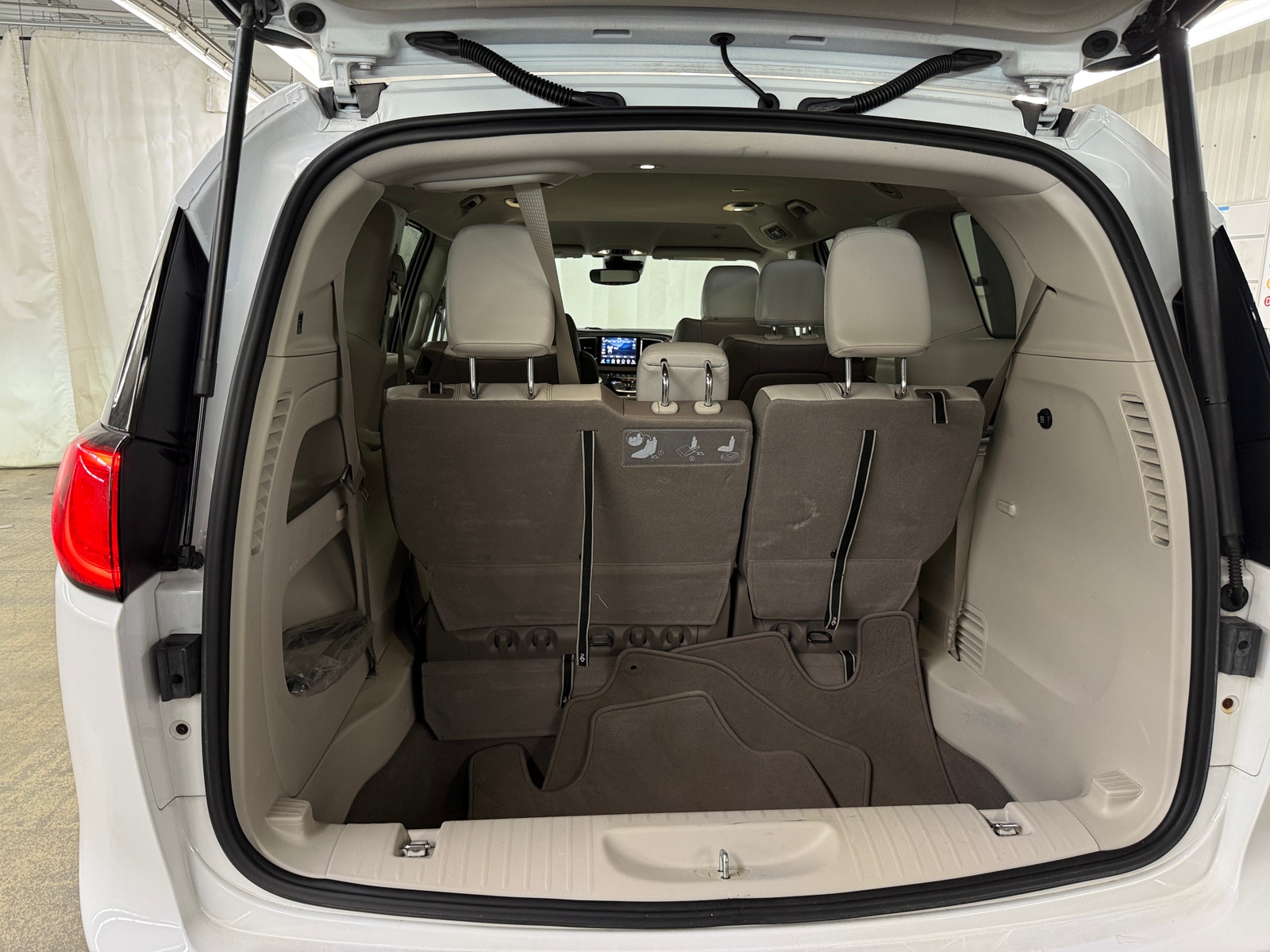 Thumbnail: 2019 Chrysler Pacifica - 6