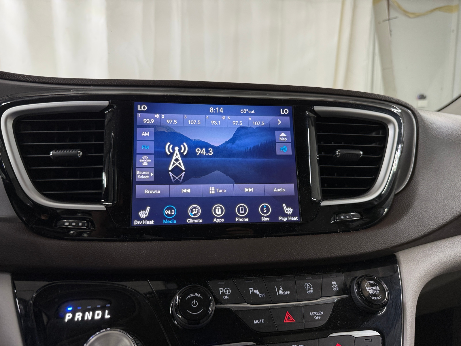 Thumbnail: 2019 Chrysler Pacifica - 3