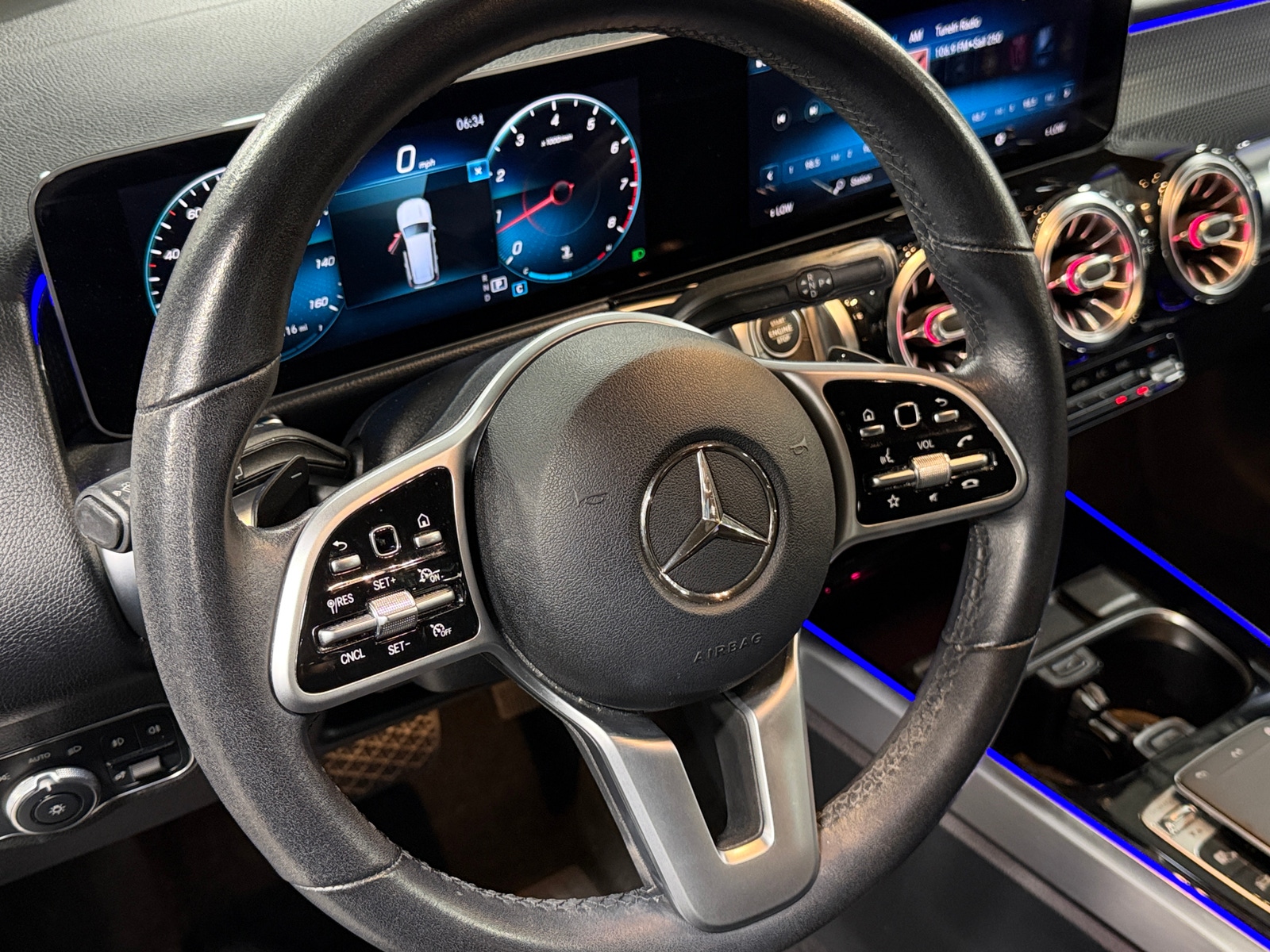 Thumbnail: 2020 Mercedes-Benz GLB - 4