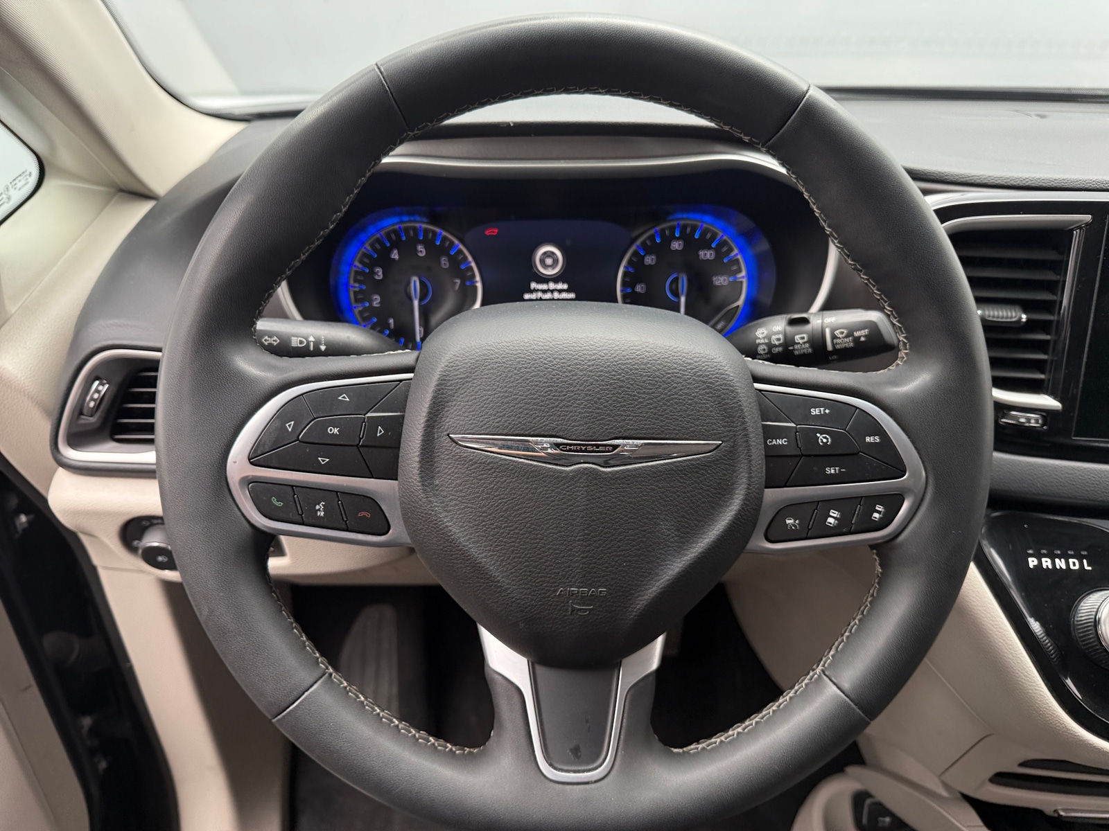 Thumbnail: 2023 Chrysler Pacifica - 4