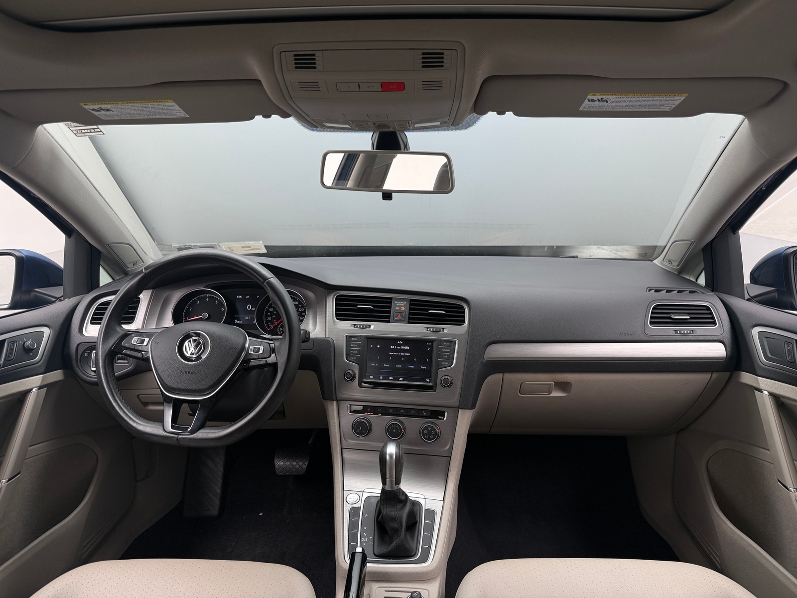 Thumbnail: 2017 Volkswagen e-Golf - 3