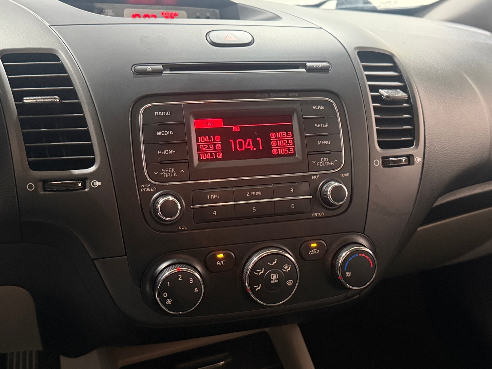Thumbnail: 2016 Kia Forte - 4