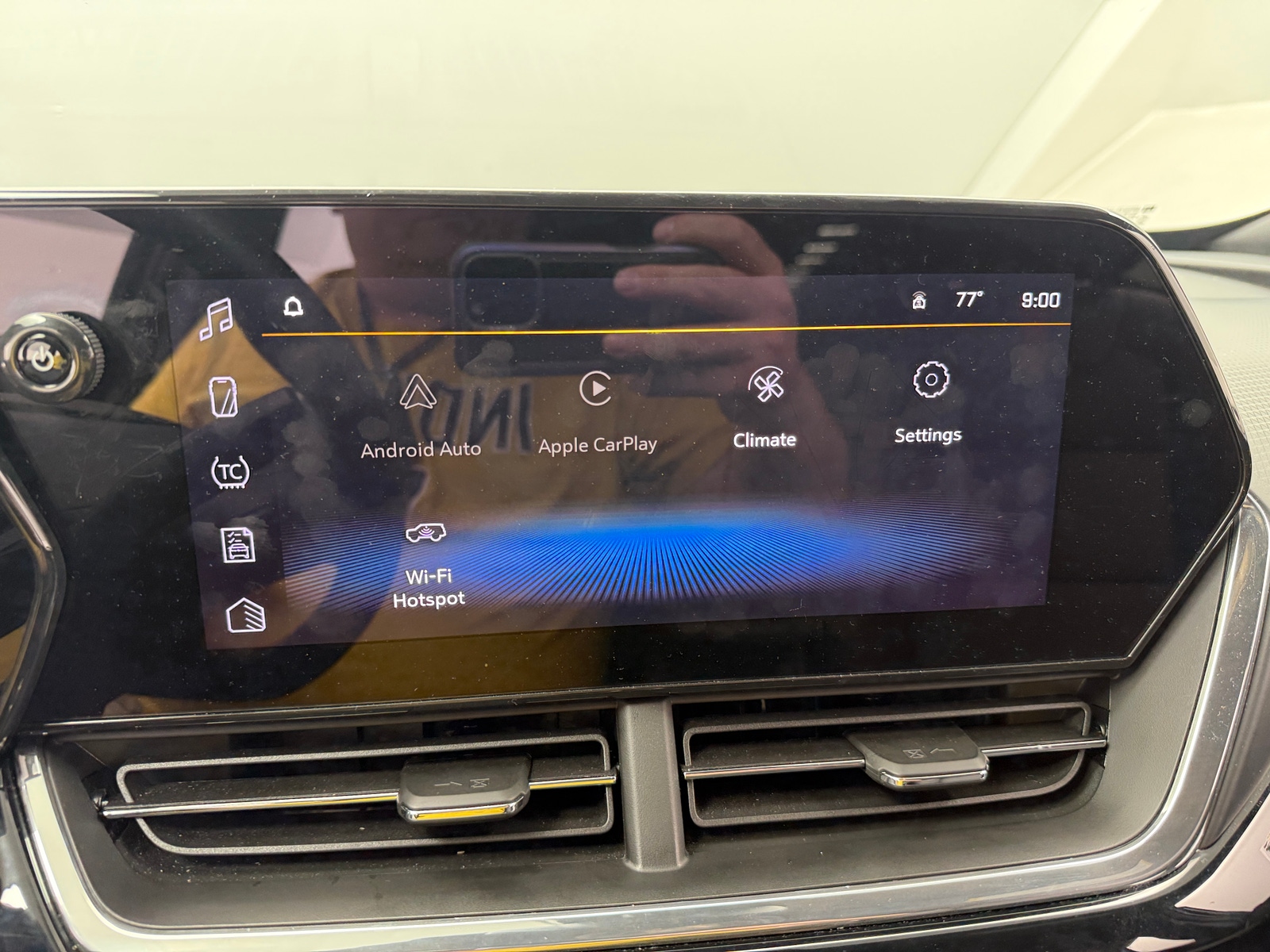 Thumbnail: 2025 Chevrolet Trax - 3