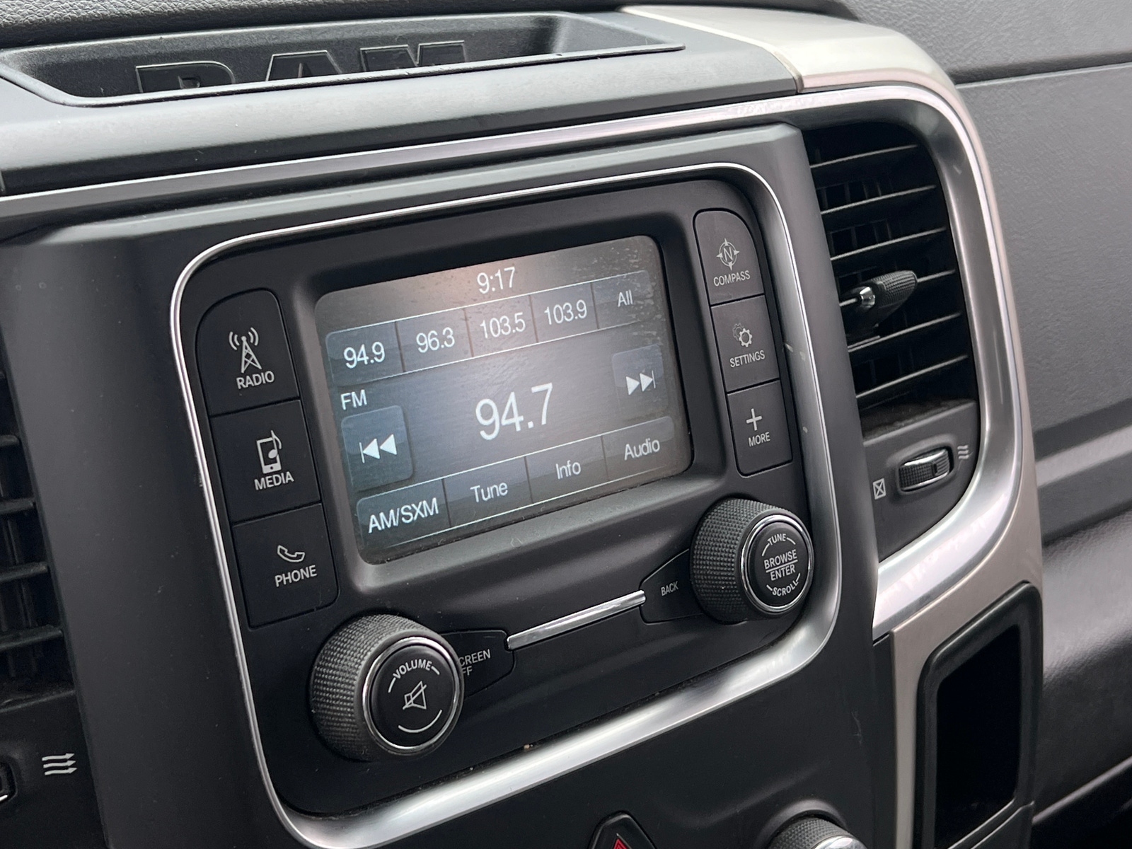 Thumbnail: 2020 RAM 1500 Classic - 4