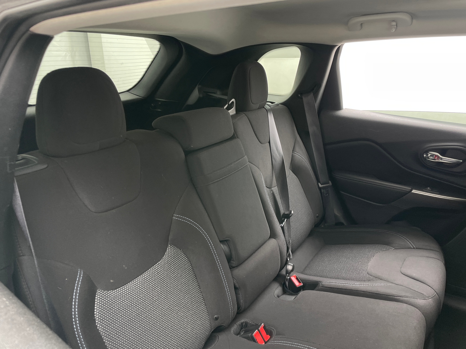 Thumbnail: 2019 Jeep Cherokee - 6