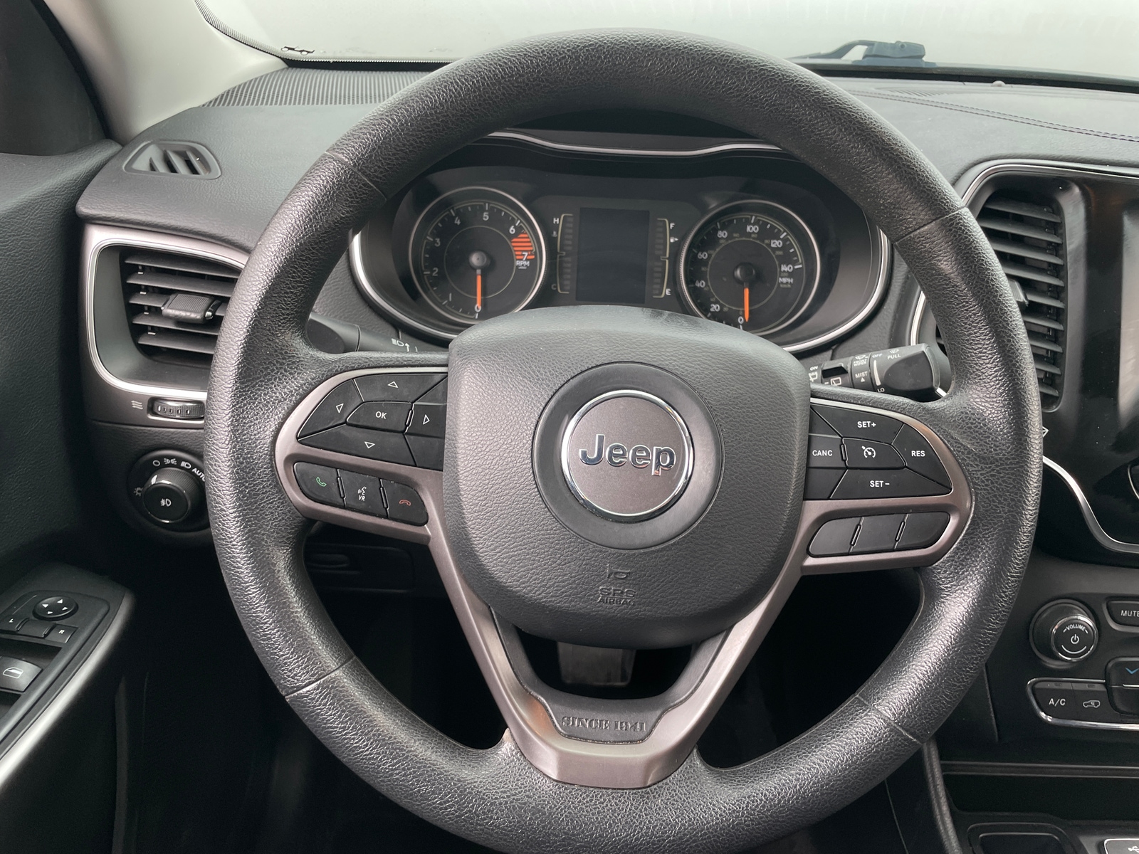Thumbnail: 2019 Jeep Cherokee - 5