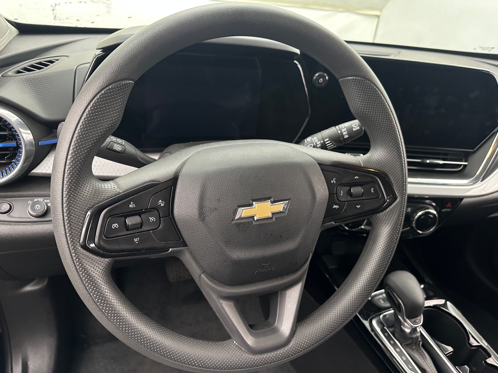 Thumbnail: 2025 Chevrolet Trax - 5