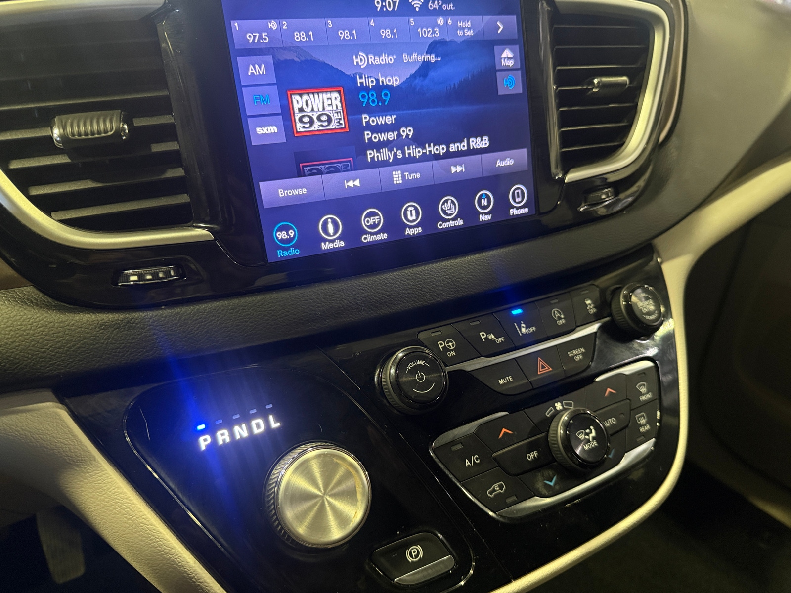 Thumbnail: 2019 Chrysler Pacifica - 3