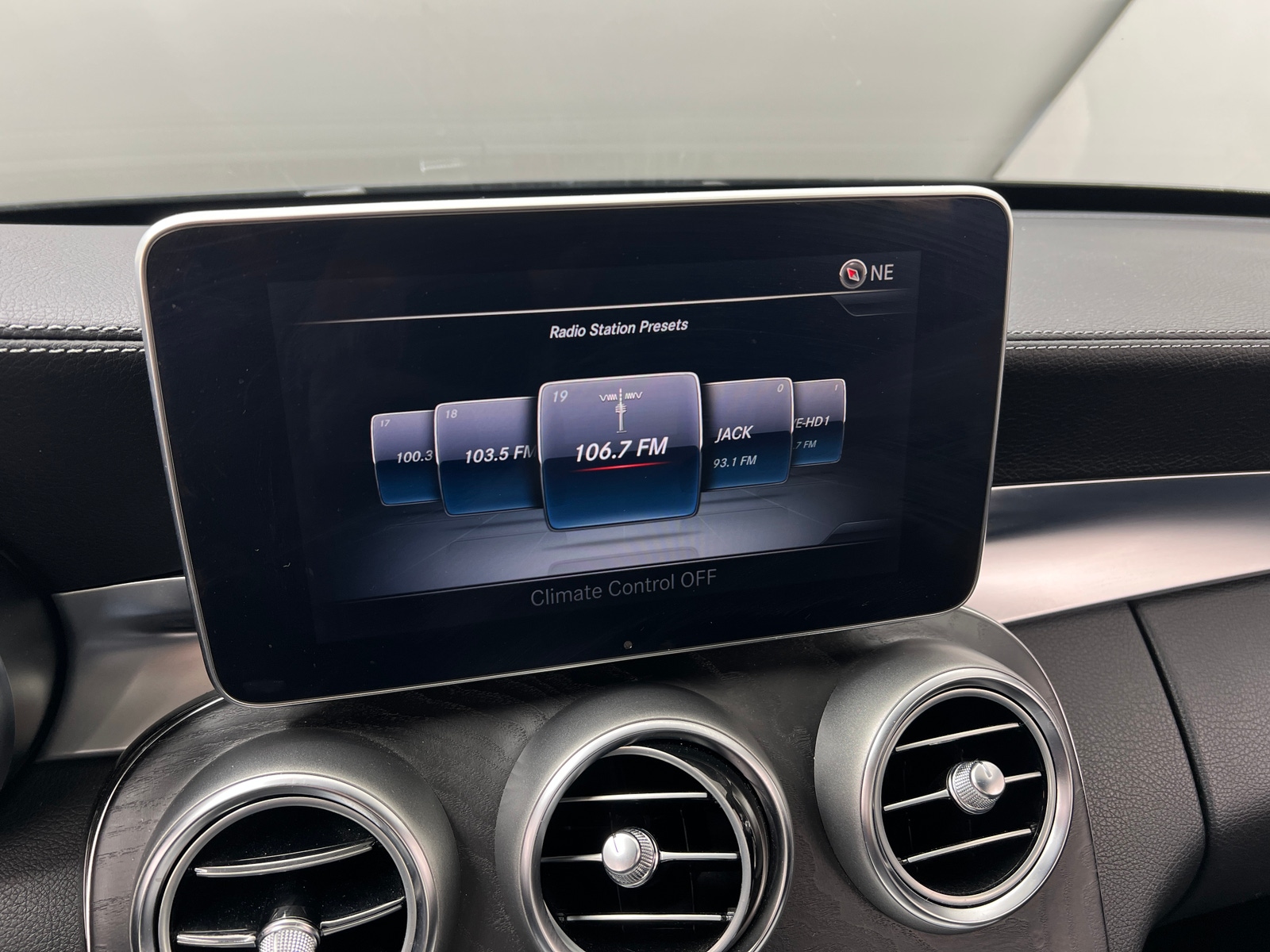 Thumbnail: 2015 Mercedes-Benz C-Class - 3