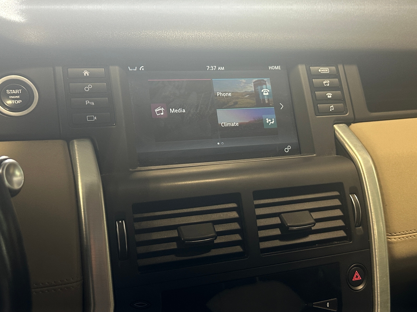Thumbnail: 2019 Land Rover Discovery Sport - 3