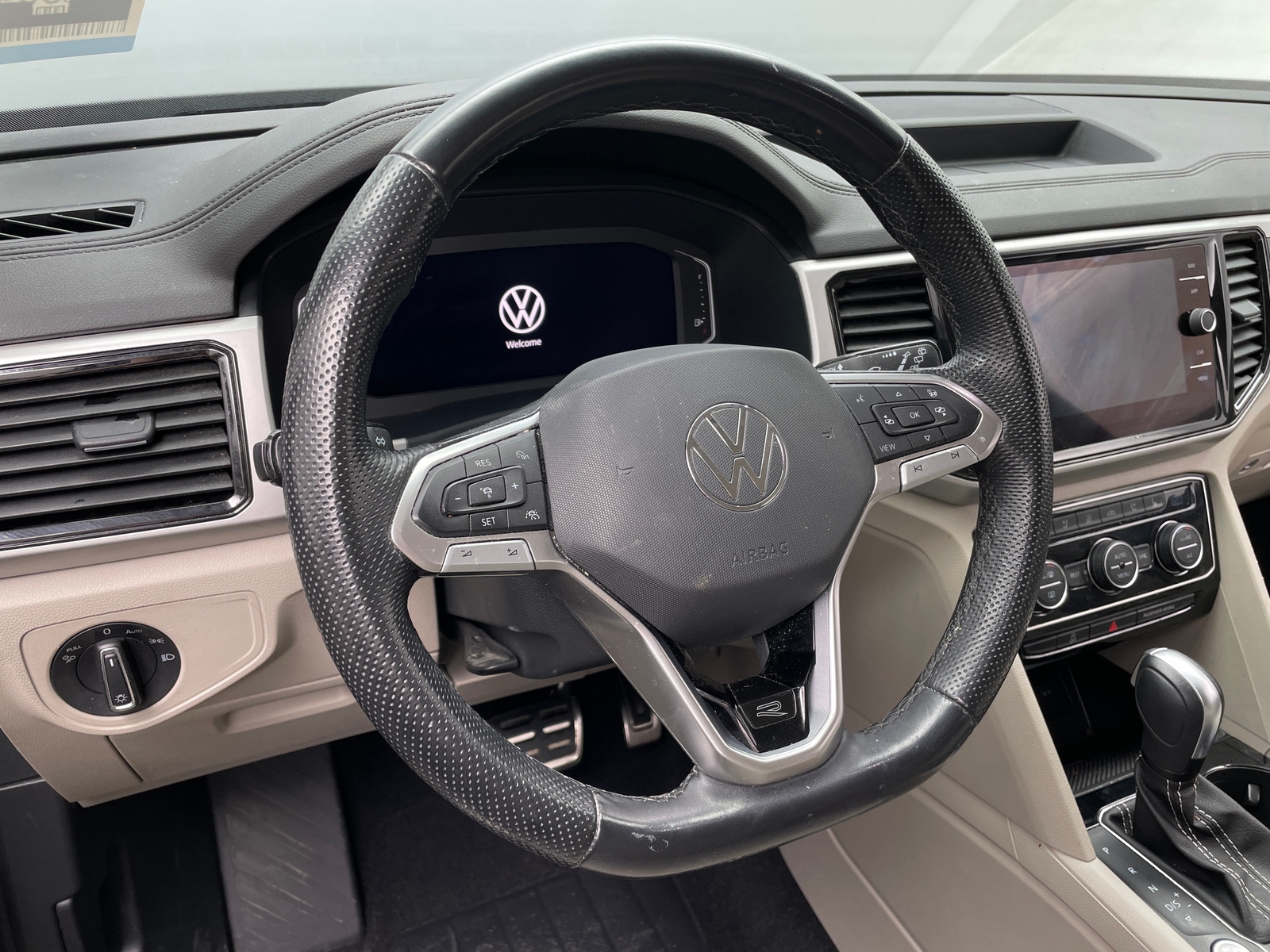 Thumbnail: 2022 Volkswagen Atlas - 4