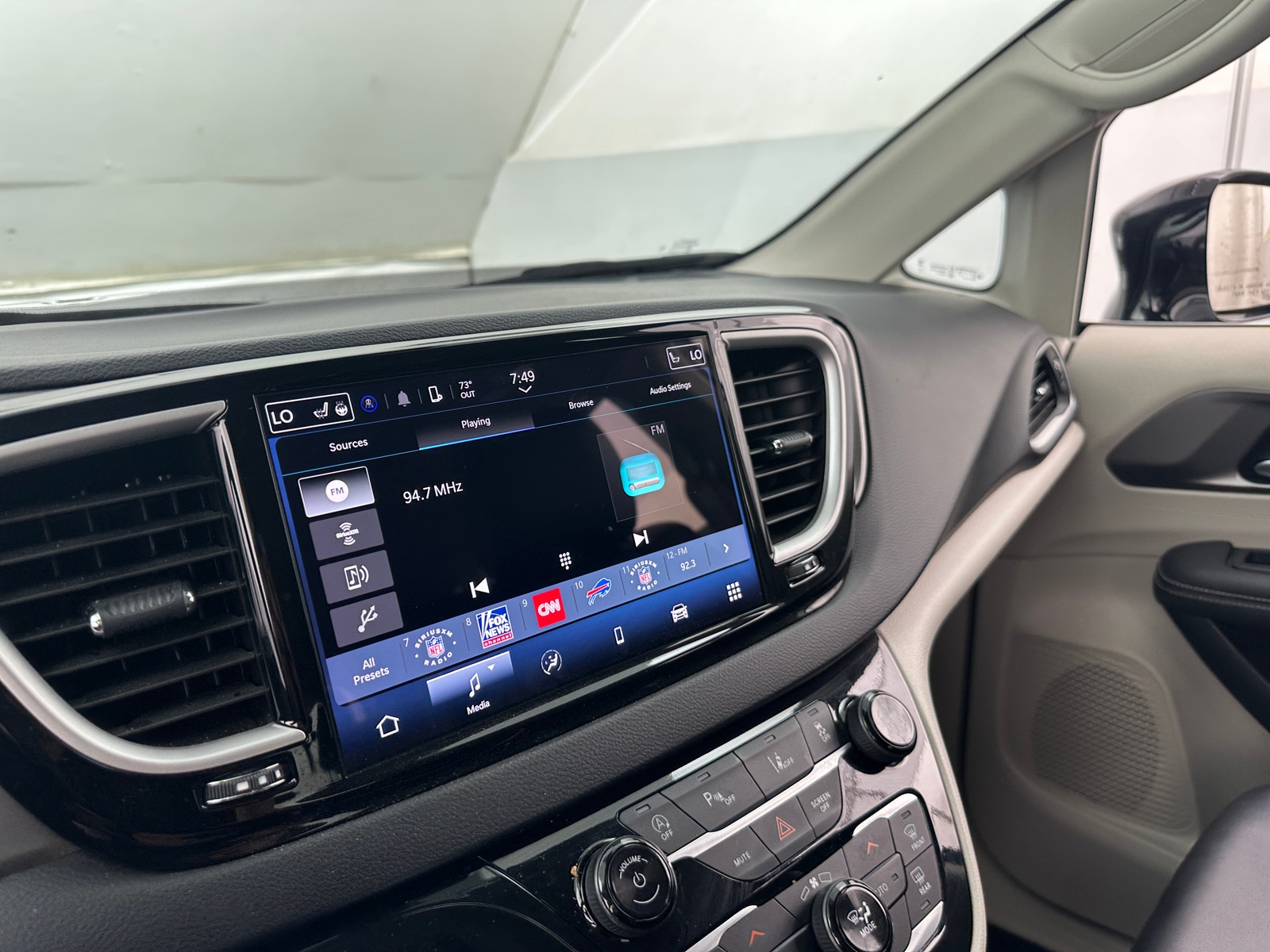 Thumbnail: 2024 Chrysler Pacifica - 3