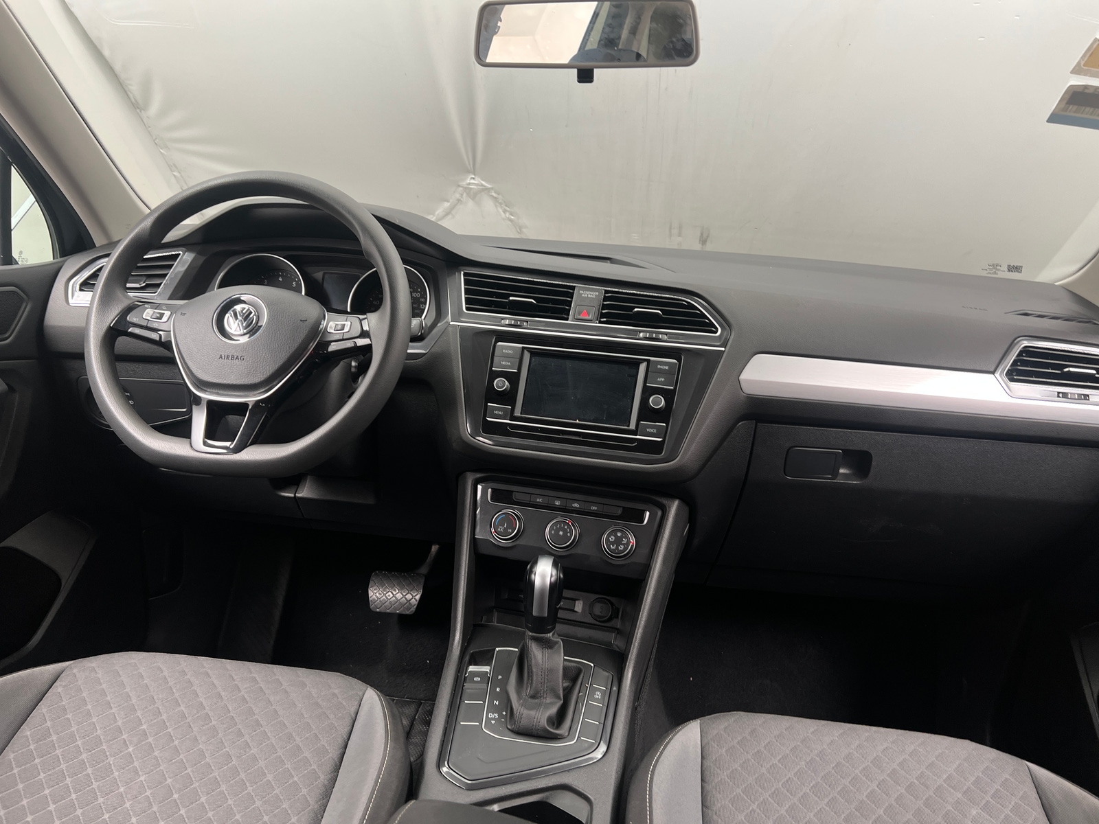 Thumbnail: 2021 Volkswagen Tiguan - 3