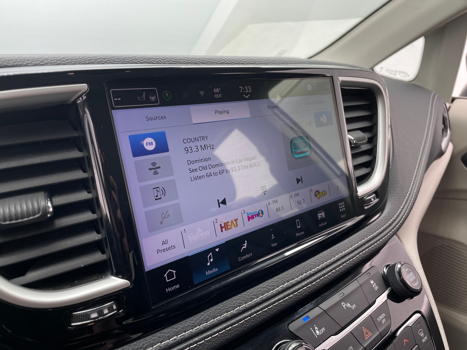 Thumbnail: 2024 Chrysler Pacifica - 3