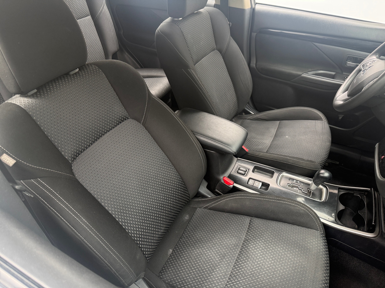 Thumbnail: 2020 Mitsubishi Outlander - 2