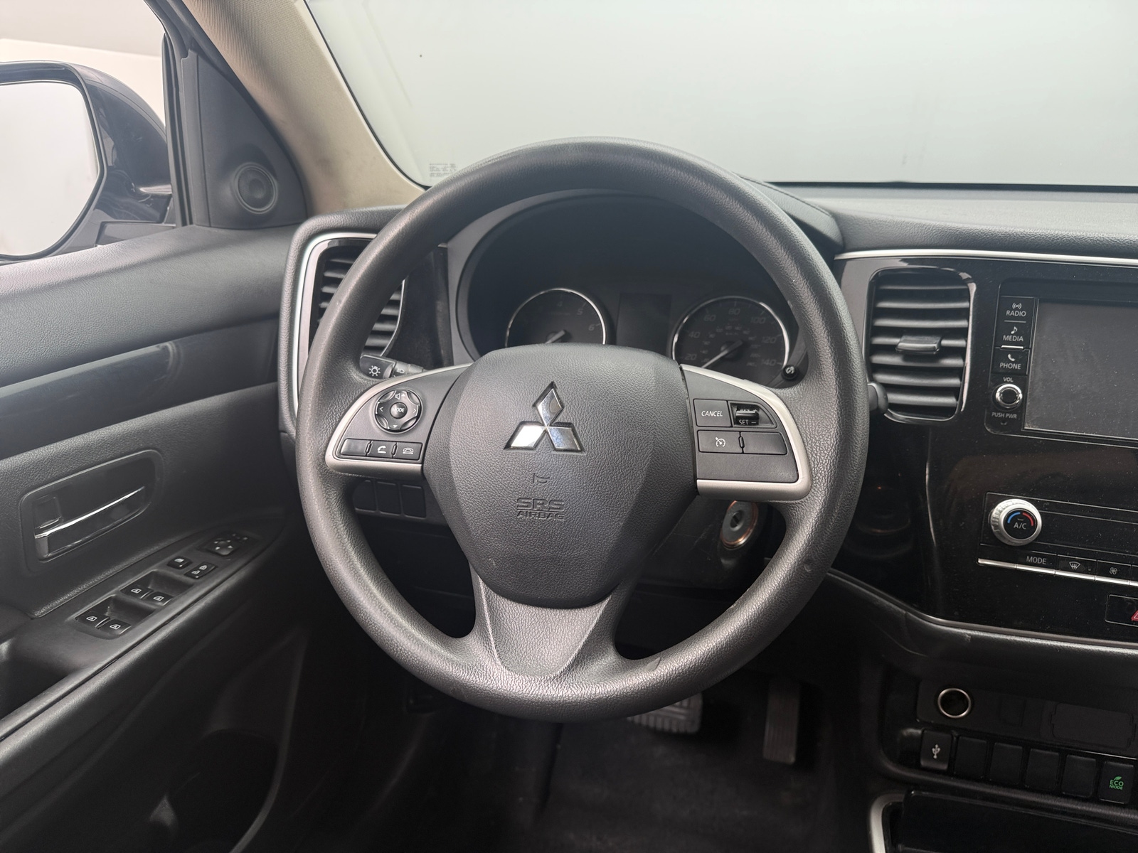 Thumbnail: 2020 Mitsubishi Outlander - 5