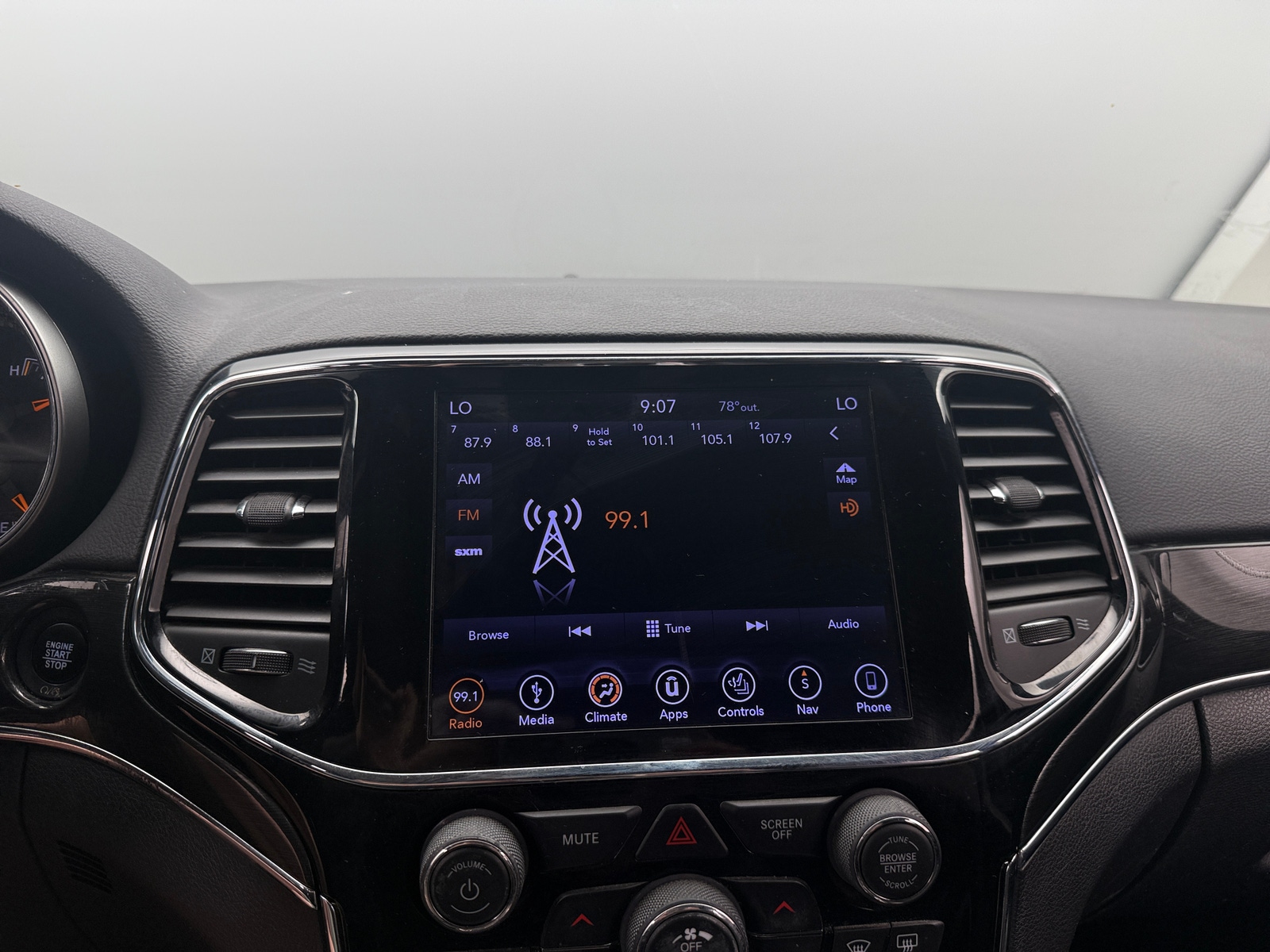 Thumbnail: 2019 Jeep Grand Cherokee - 3