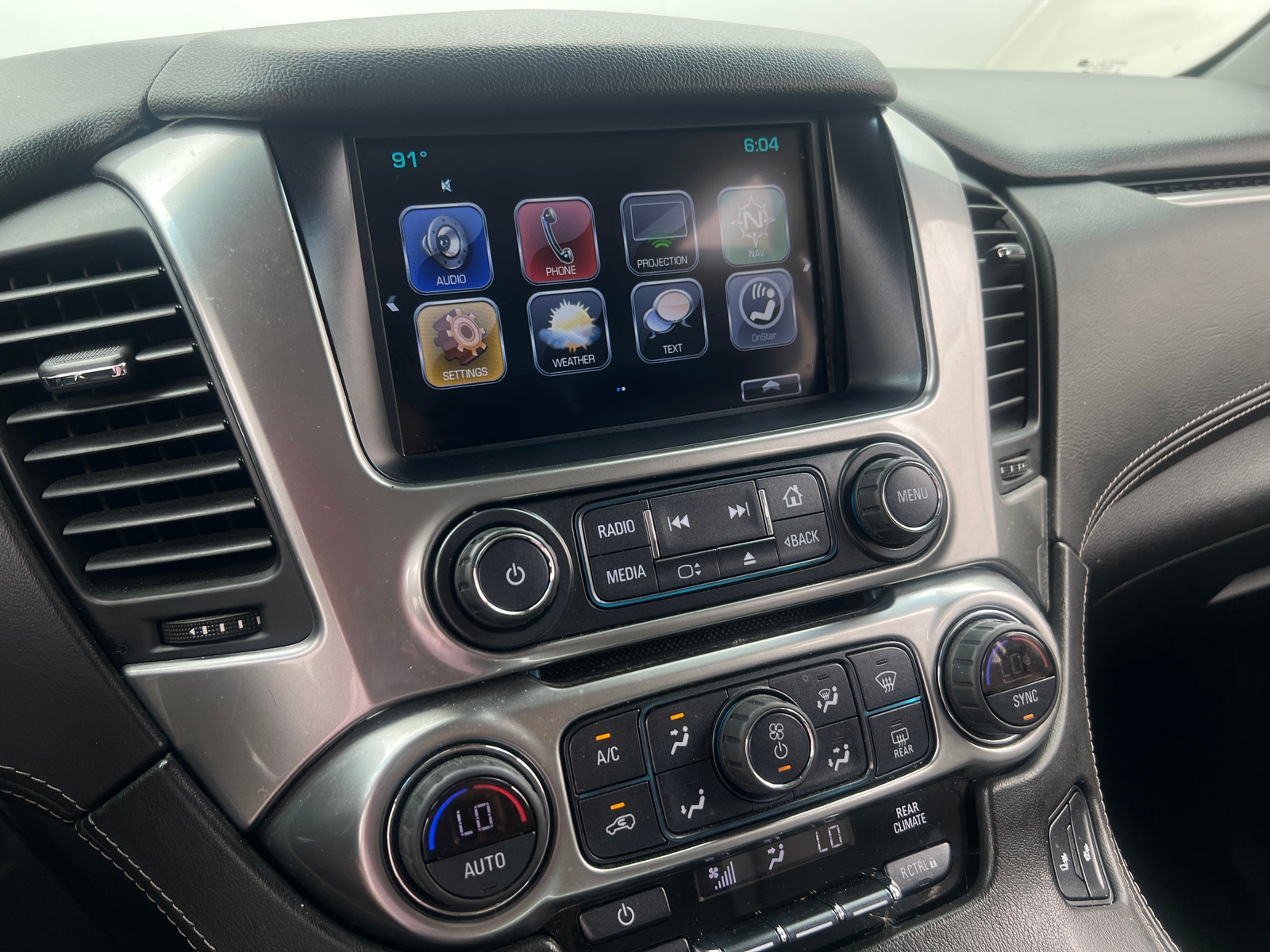 Thumbnail: 2018 Chevrolet Suburban - 3