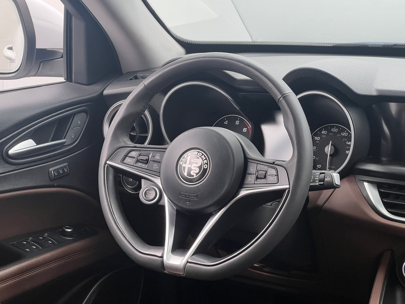 Thumbnail: 2018 Alfa Romeo Stelvio - 4
