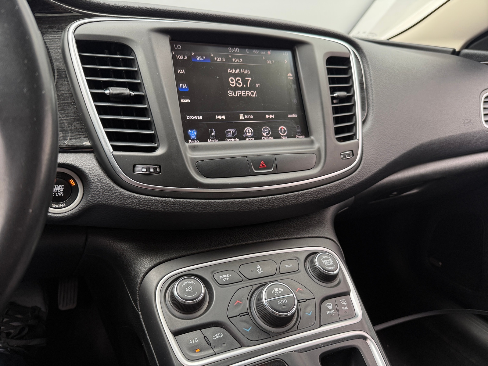 Thumbnail: 2015 Chrysler 200 - 3