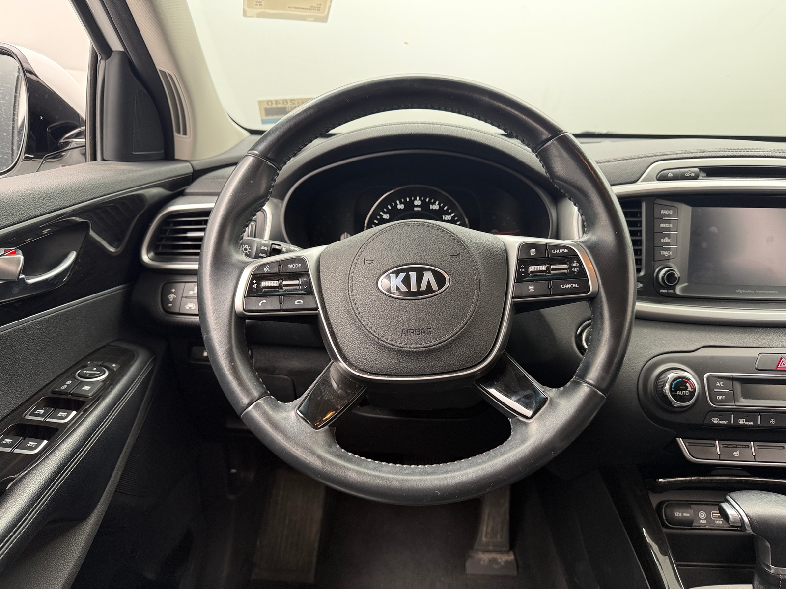 Thumbnail: 2019 Kia Sorento - 4