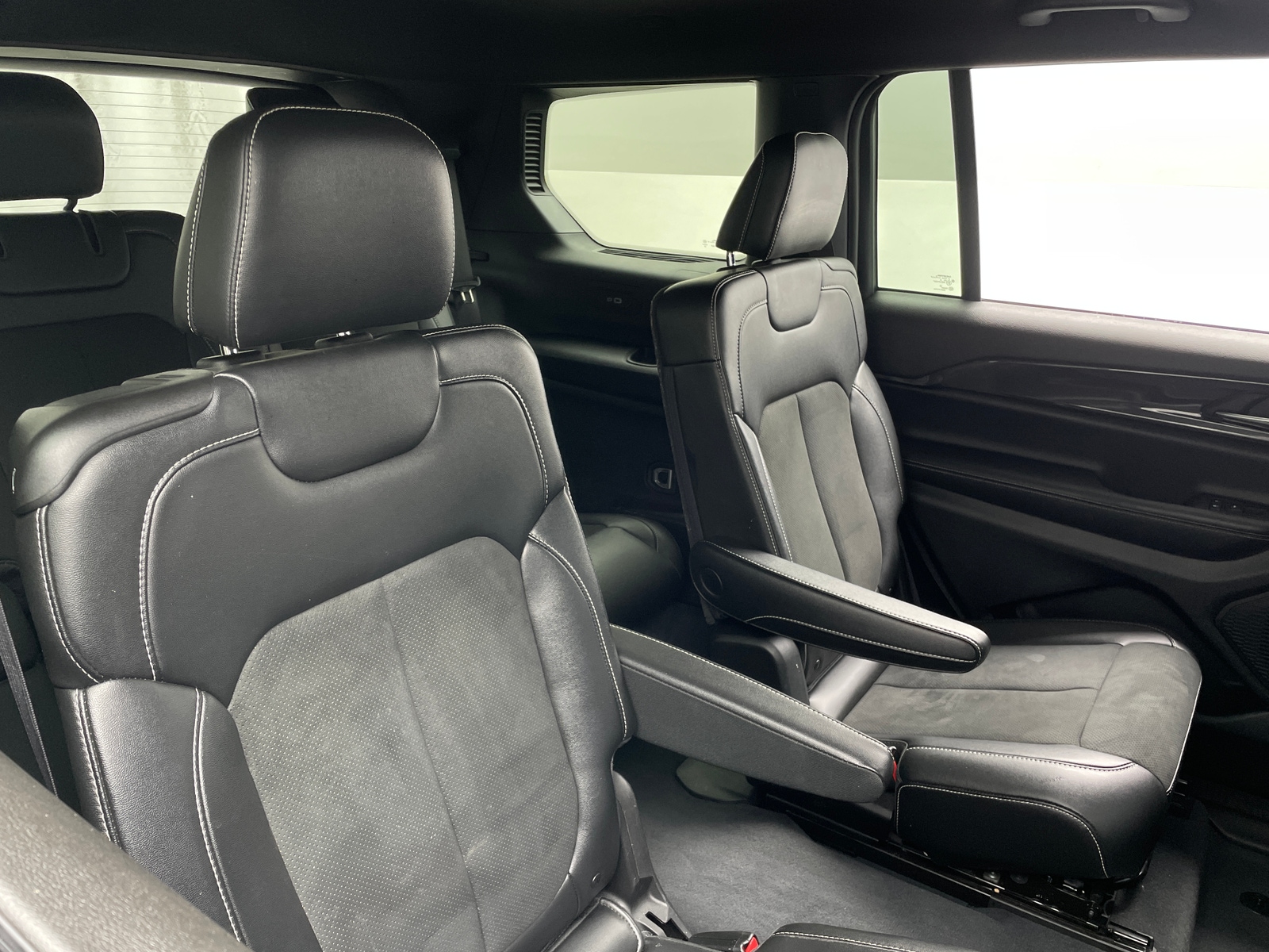 Thumbnail: 2023 Jeep Grand Cherokee L - 5