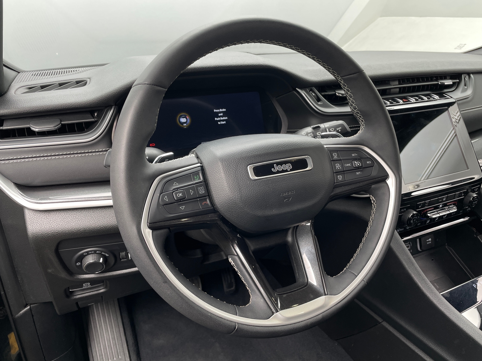 Thumbnail: 2023 Jeep Grand Cherokee L - 4