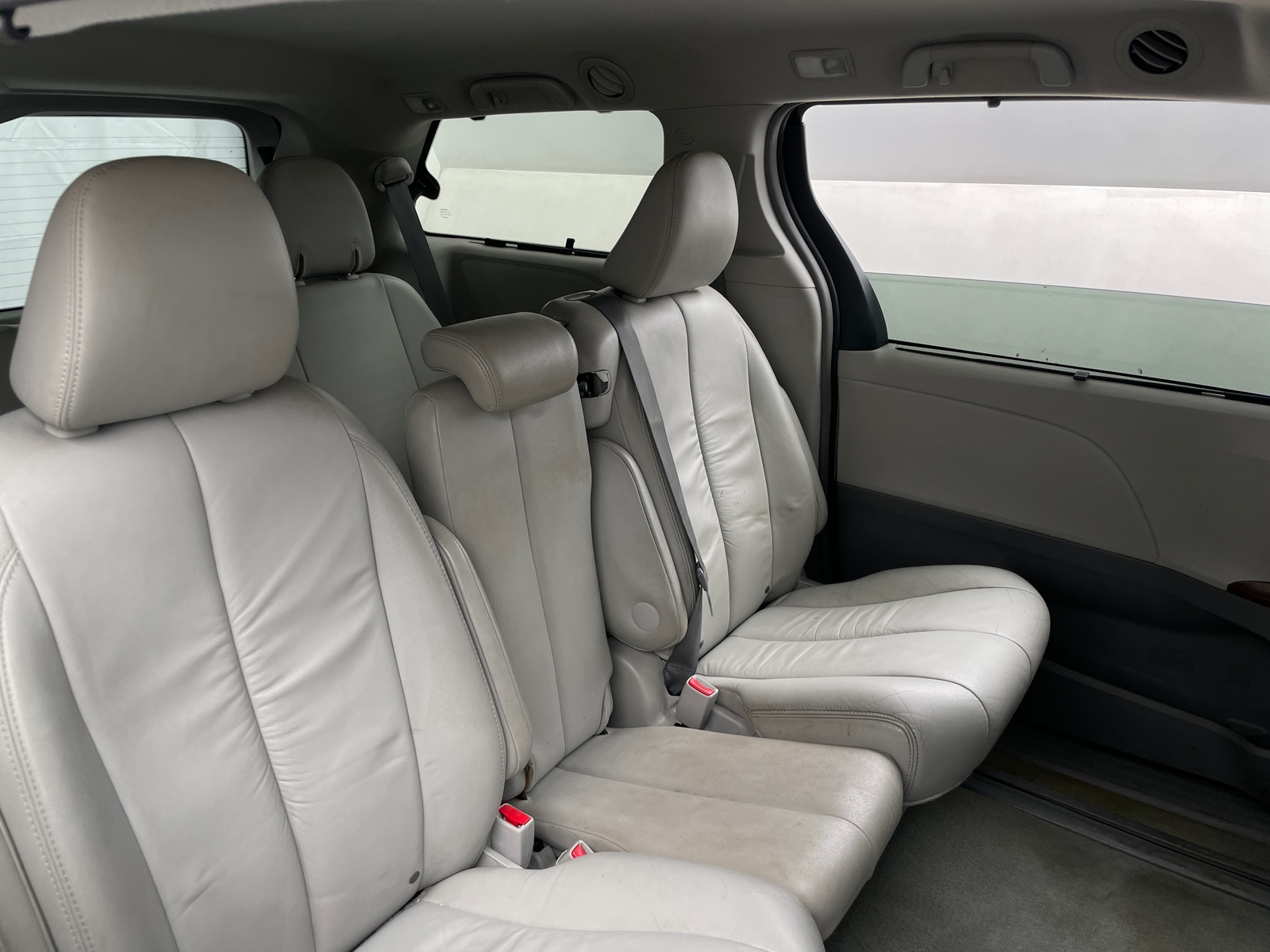Thumbnail: 2012 Toyota Sienna - 6