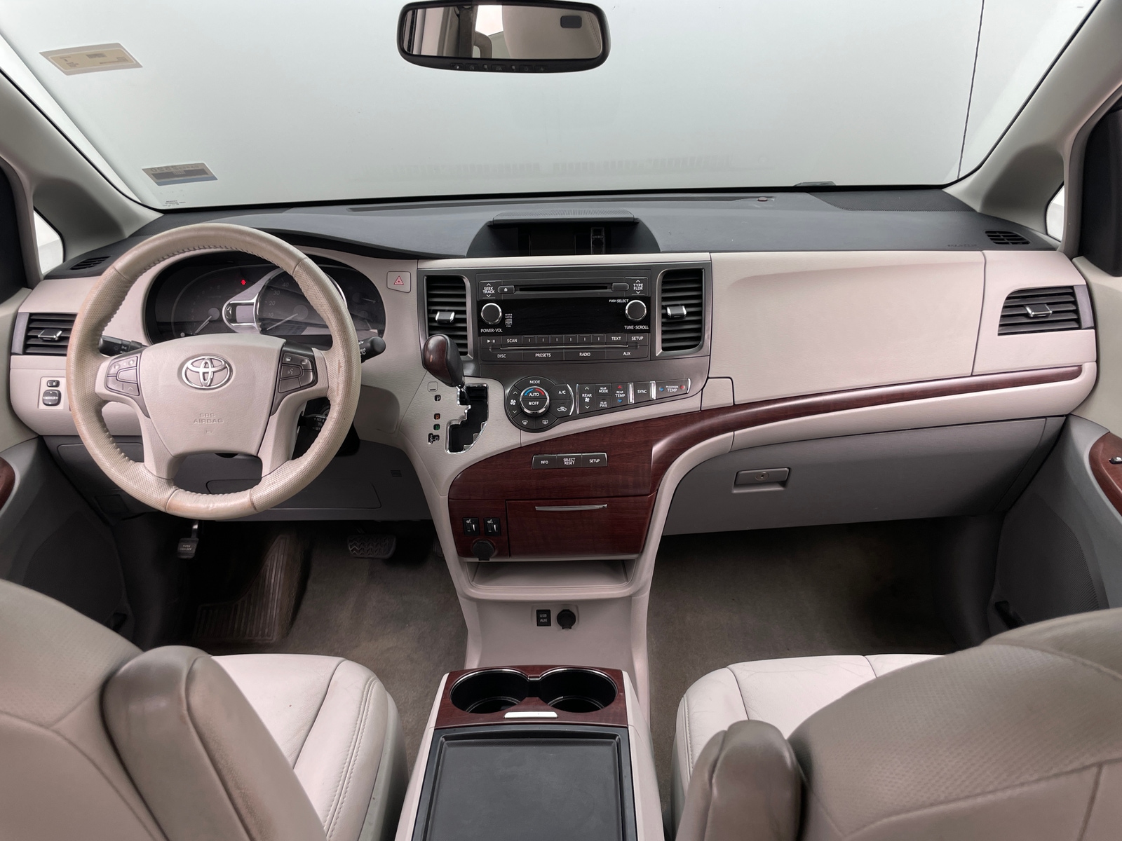 Thumbnail: 2012 Toyota Sienna - 3