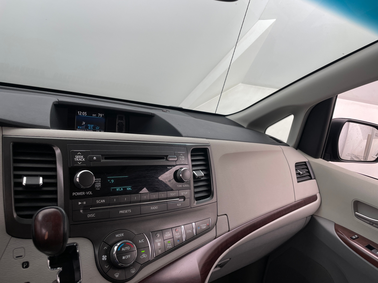 Thumbnail: 2012 Toyota Sienna - 4