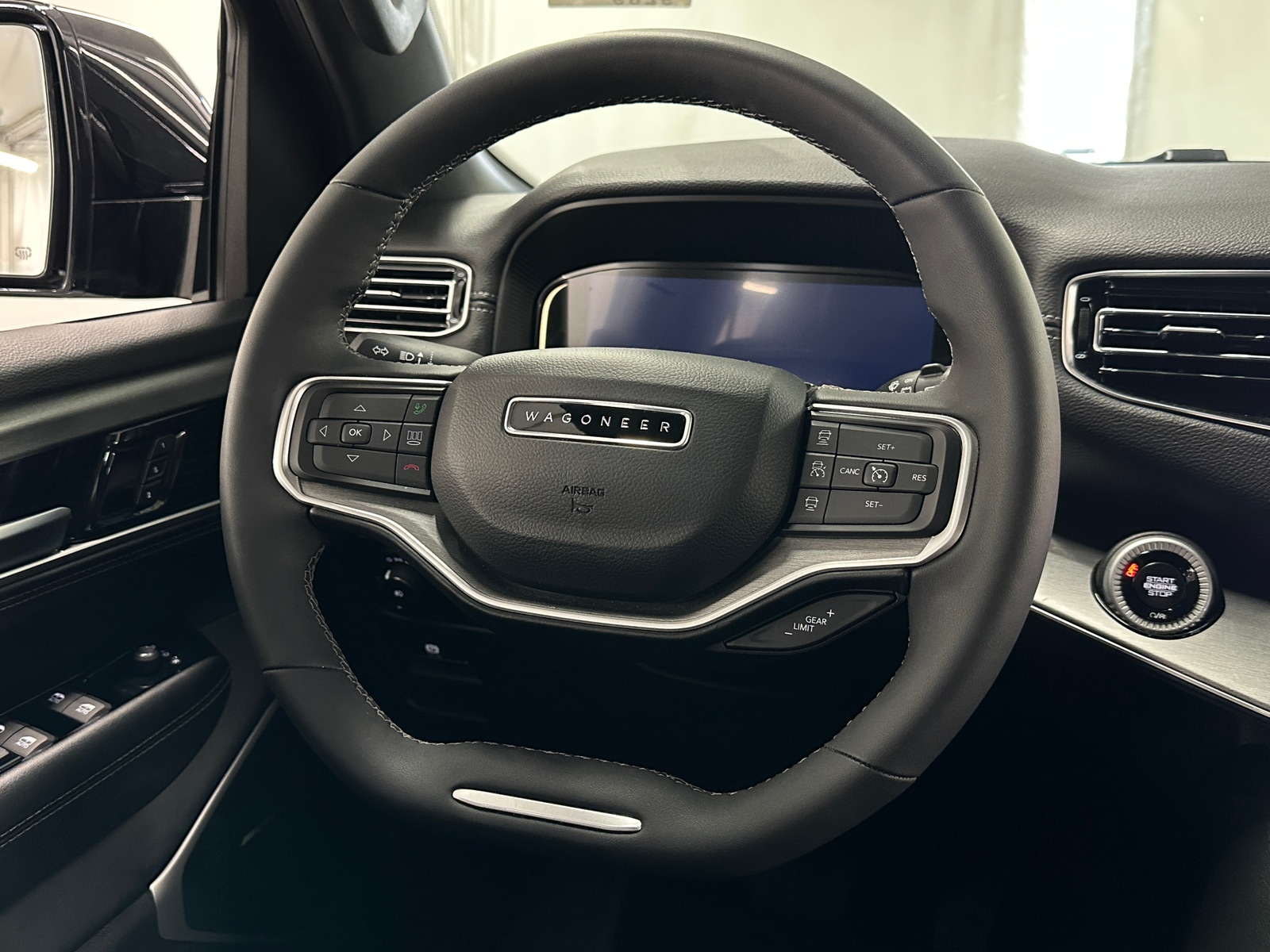 Thumbnail: 2025 Jeep Wagoneer - 4